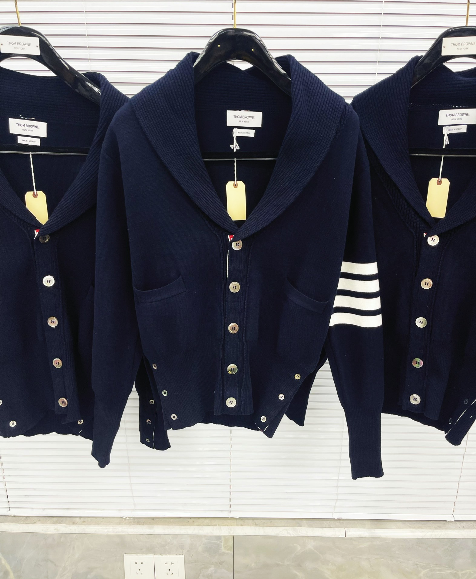 톰브라운 남성 가디건 143055 Thom Browne Cardigan 상세 이미지 2