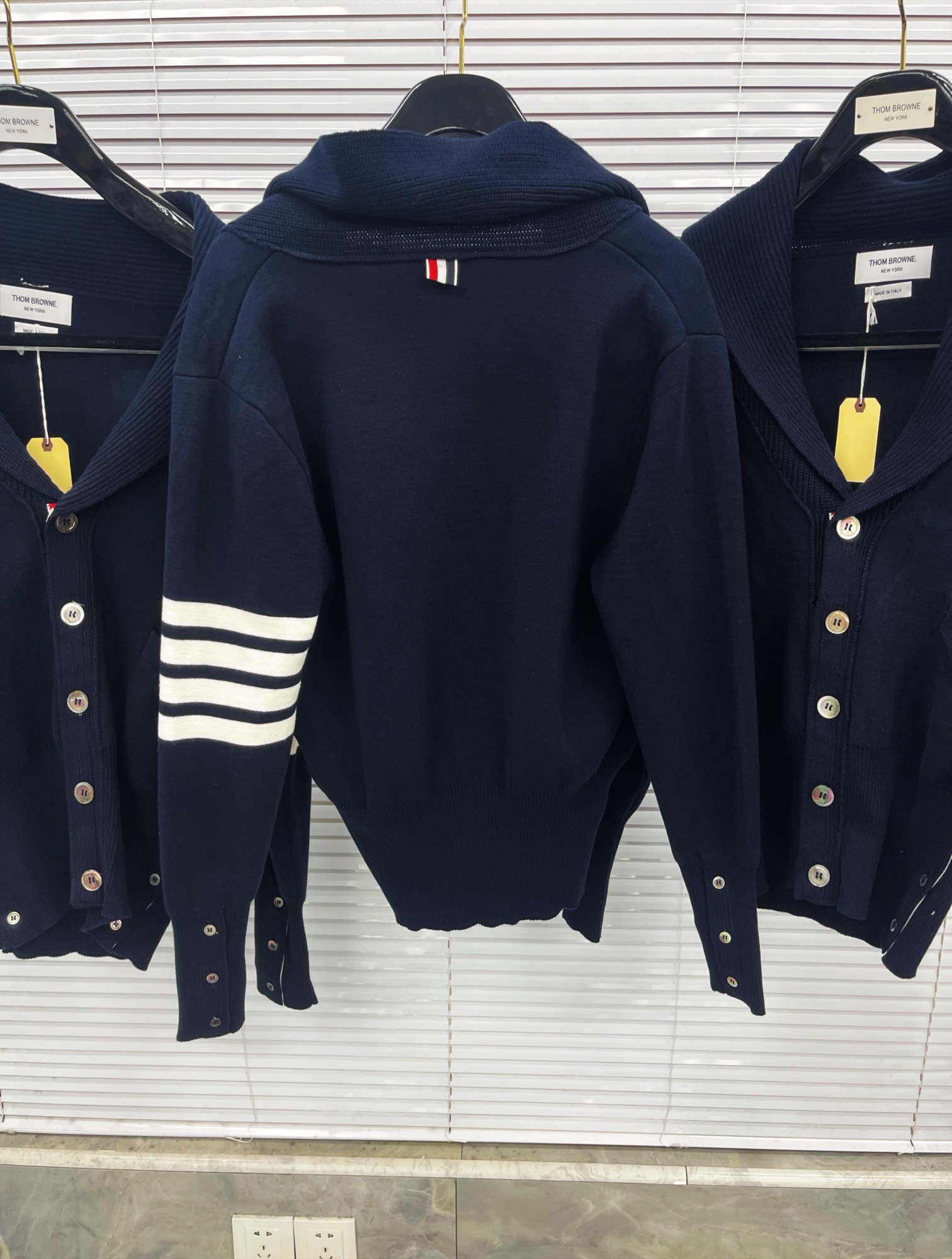 톰브라운 남성 가디건 143055 Thom Browne Cardigan 상세 이미지 4