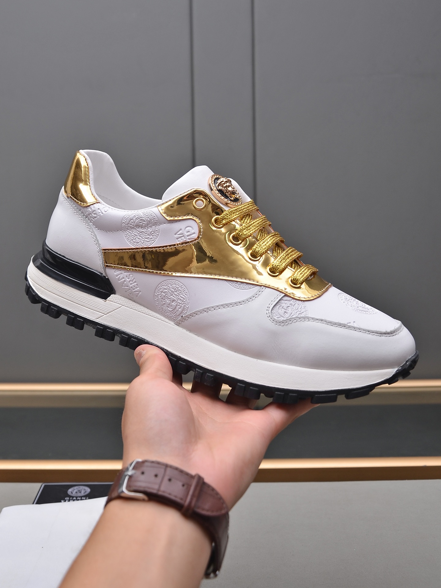 I5  Versace 范思哲 2022 知名运动品牌隆重上市 以奢华高端设计出货 鞋面采用原版牛皮羊皮內里 皮质柔软上,脚绝对舒适橡胶耐磨大底 时尚 高端品质原厂工艺必备款 选码数：38—44码45可定做