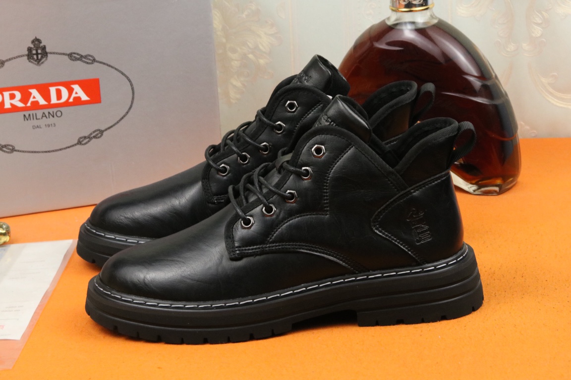 J0 高品质 绒里Prada 普拉达 上市著名奢侈品牌,专柜同步更新,意大利男鞋时尚杂志季刊封面主推款鞋面采用意大利进口头层牛皮,薄绒内里.原板防滑橡胶大底,上脚舒适有型. 细节无可挑剔.码数38-43