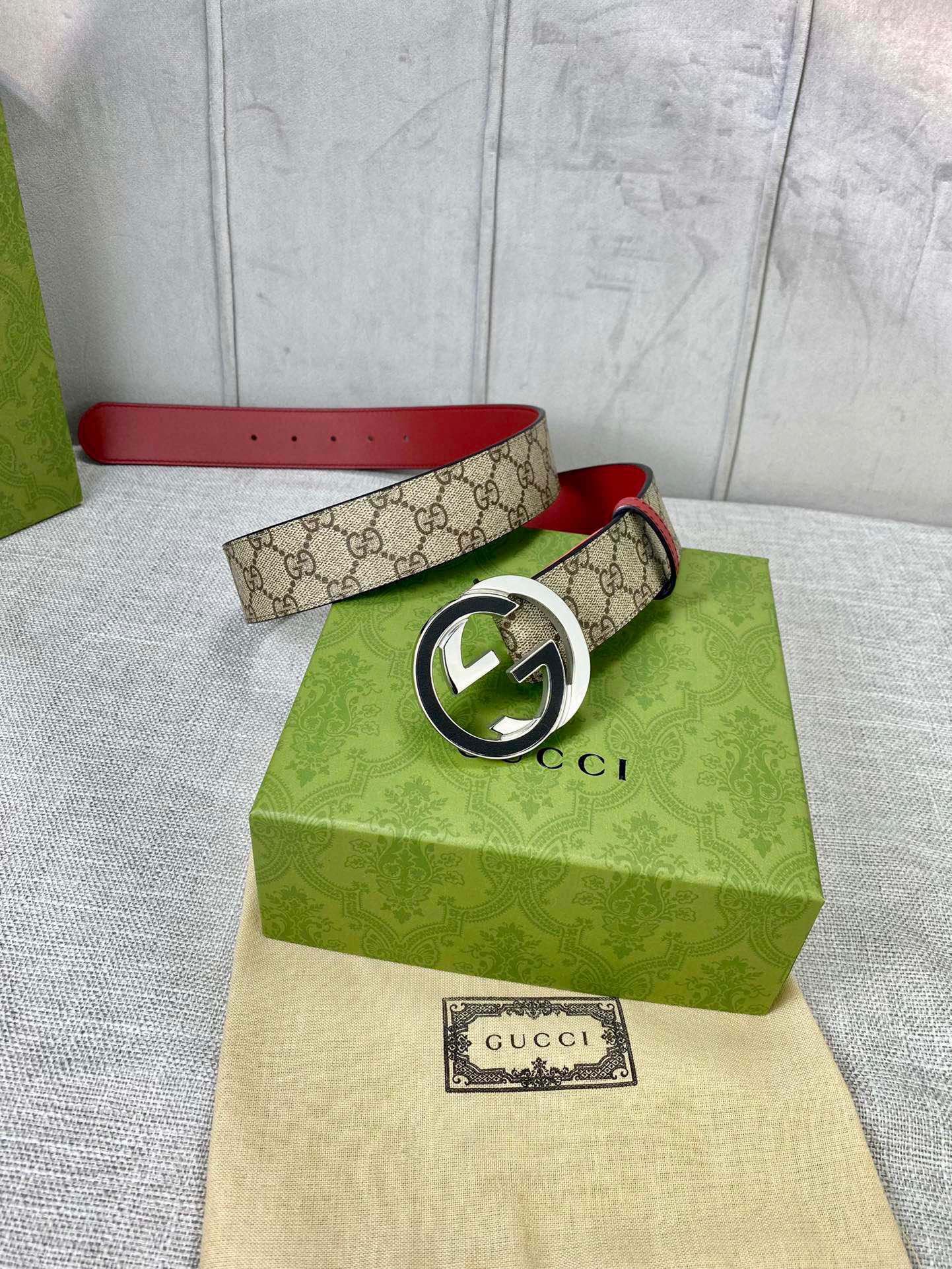 宽度4.0cmgucci双面腰带一侧