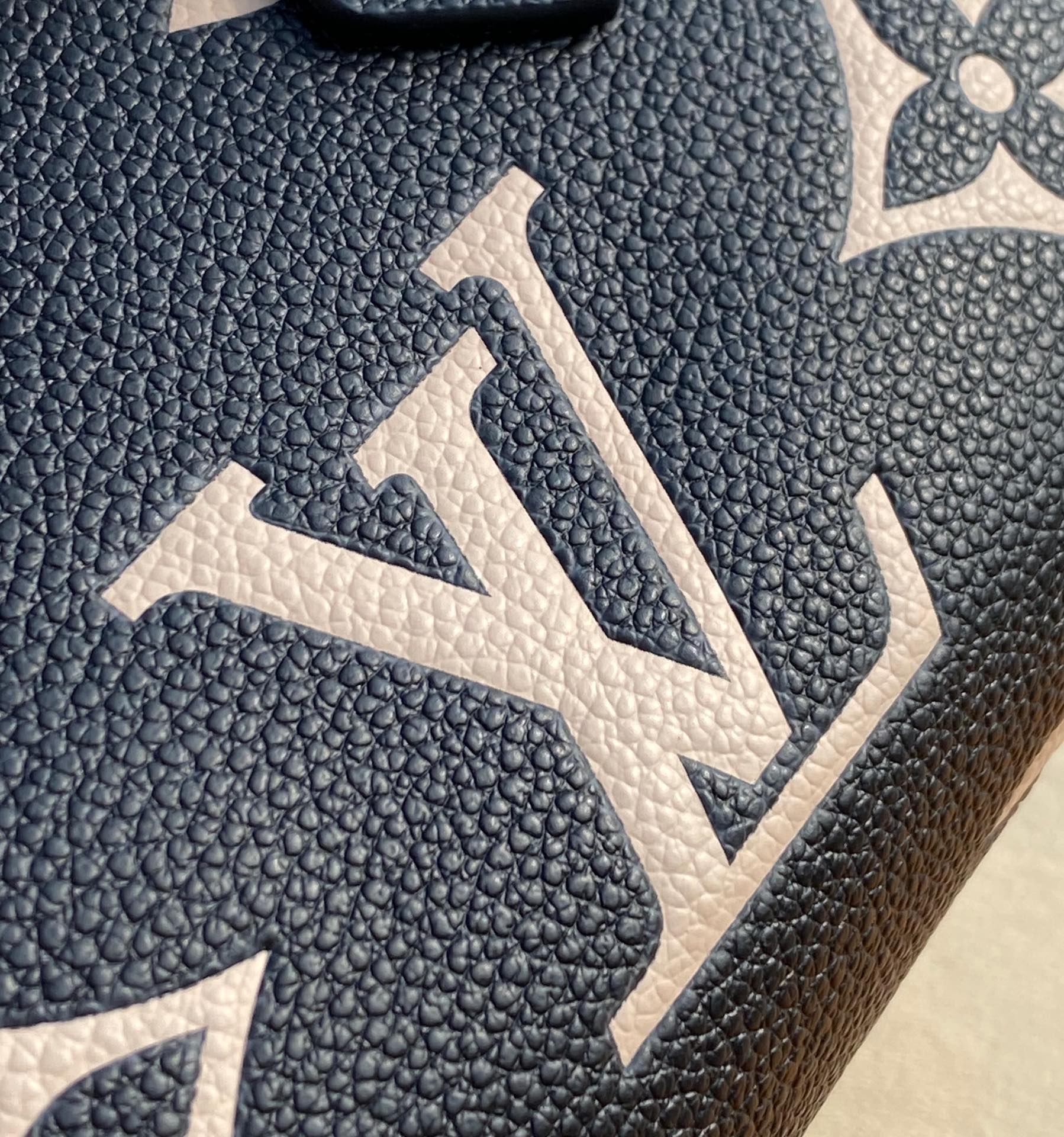 🌼 m81456尺寸16*11*9cm海外渠道特供 Lv新款一波接一波，出得非常多了，速度拉满!看得人眼