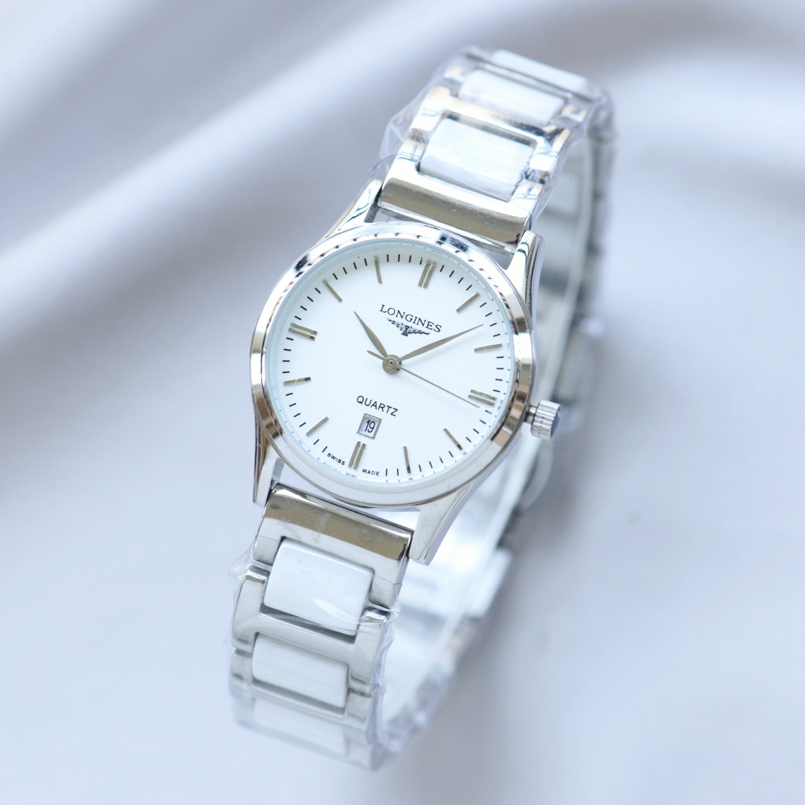 K0   浪琴  Longines  原装进口石英机芯 小秒设计 蓝宝石玻璃 316L精钢表壳 直径女29mm 厚8mm如果今天的阳光停止了它耀眼的光芒。那么你的一个微笑，将照亮我的整个世界 实物拍摄 品质如一