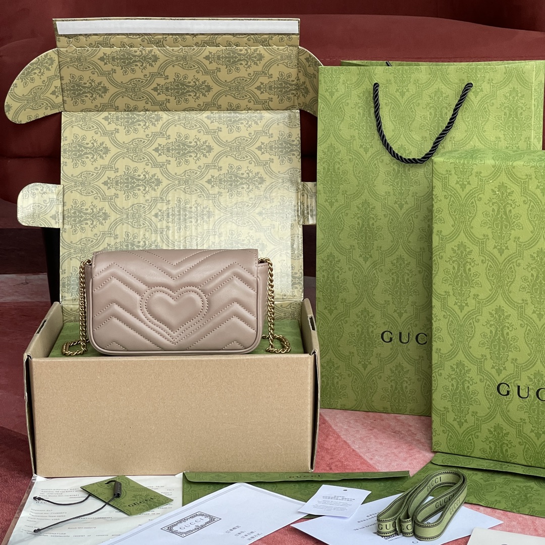Gucci Bag Collection crafted with premium materials and signature design 3
