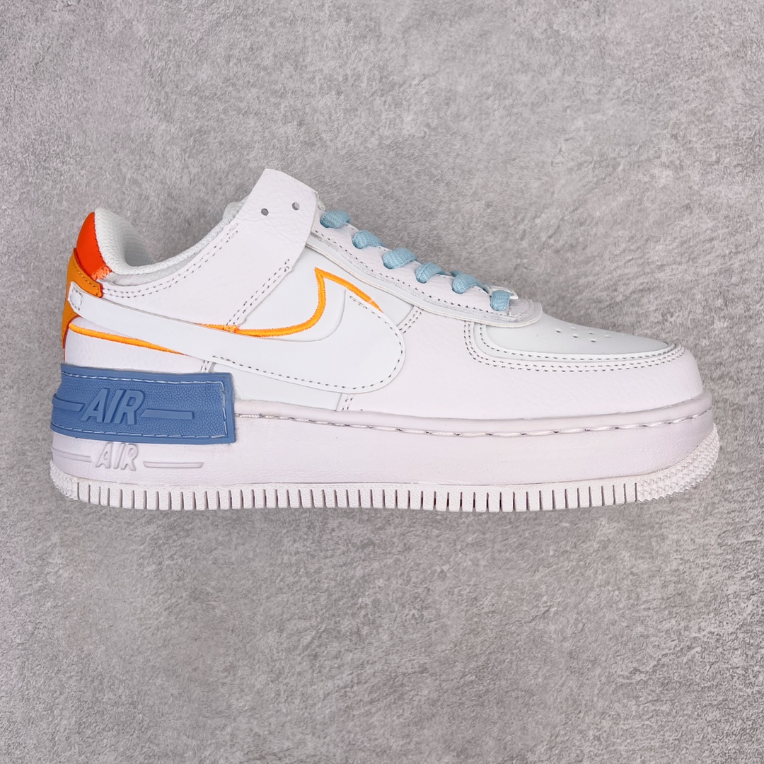 F5 NK WMNS Air Force 1 Shadow全新少女系解构主义设计 空军一号马卡龙 鞋款以“双重swoosh标志叠加”为特色，在细节上呈现多层次的设计。以大胆的设计手法，重新演绎这些非凡而鲜明的经典元素，将它们以前卫又优雅的方式突显出来。在各种标志性特征之外又呈现新鲜设计。每一款新作都以女性受众为设计考量，承袭The 1s Reimagined女子鞋款之强势力量，同时坚定一个信念：真正的经典，是在不断的超越与重塑中延续的。
