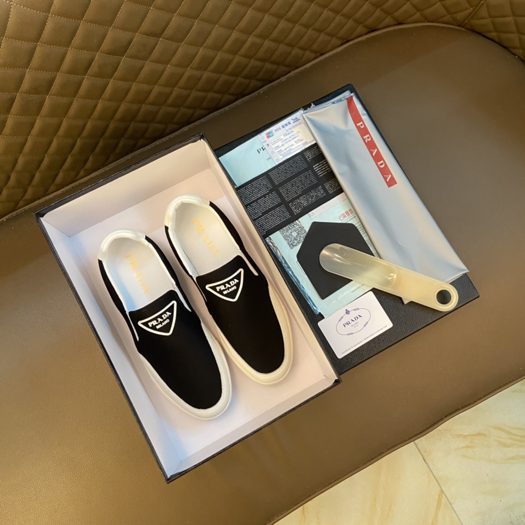 Prada 普拉达 ～独特现代风运动鞋.专柜代购休闲鞋 男士2022专柜同步发售,意大利进口原版品牌精选头柔软牛皮原版材质制作而成,原版内里 拒绝脱色磨脚鞋底：原厂特供原版底, 超酷 法国懒人风格设计 懒人套脚套脚 原单品质 超舒服原版底 . 适合户外司机驾车完美男鞋码数：38-44 45码可定做多色多款.选 供淘宝 天猫 直播