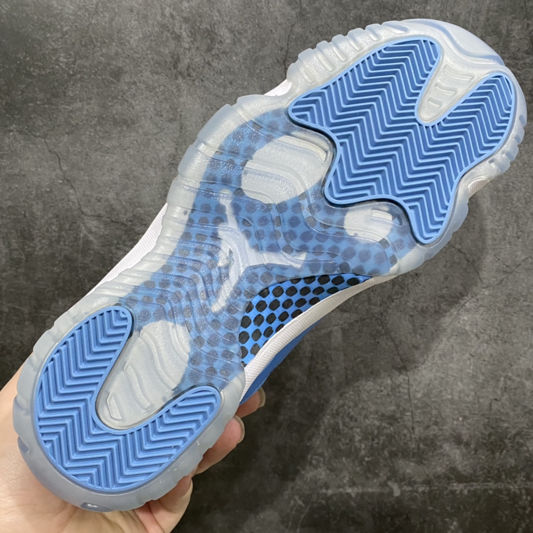 图片[9]-纯原版Air Jordan AJ11 Low 北卡蓝低帮 528895-106 新货无氧化 原楦原档案数据开模打造 原厂中底拉帮钢印 原厂漆皮 防冻不开裂 头层皮料 原装鞋撑 水晶大底正确色度色泽 原楦原数据刺绣 原厂车缝走线及对位 毫厘不差 飞人logo采用原数据电脑刺绣 原装正品碳纤维真实碳板 增强抗扭 原内标 原盒标 正确官方原盒 原厂防氧化水晶外底 原厂配套厂全掌solo气垫 尺码：40 40.5 41 42 42.5 43 44 44.5 45 46 47.5-选品中心