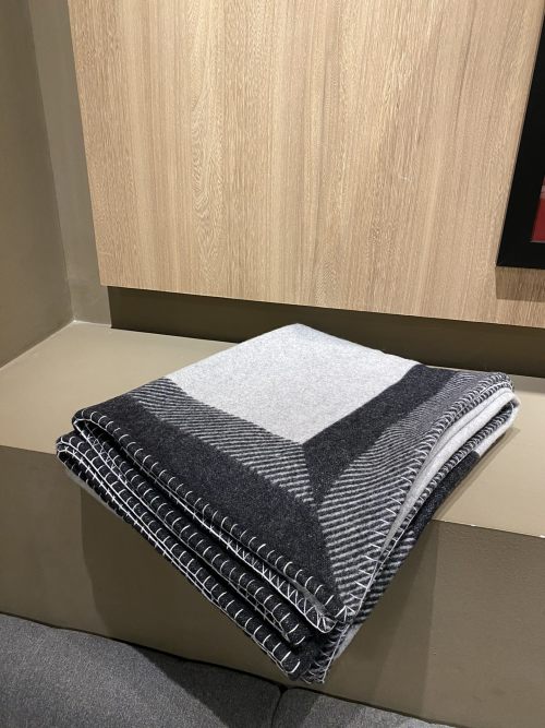 Luxury Wool Cashmere Throw Blanket, Soft and Warm Decorative Throw,140x170cm 1 Luxury Wool Cashmere Throw Blanket, Soft and Warm Decorative Throw,140x170cm