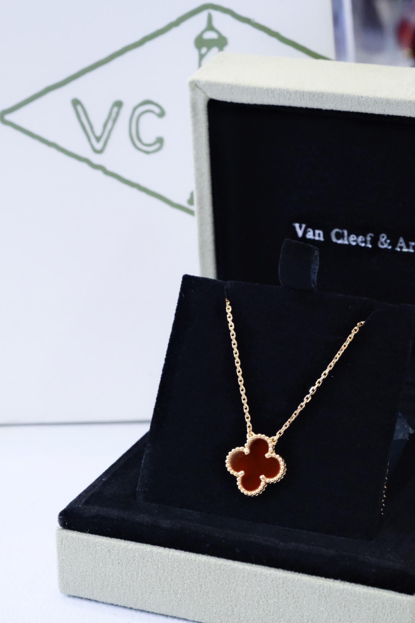NO:102666,New Year's gift recommendation medium diamond-free chalcedony four-leaf clover necklace, versatile style, Vac necklace, necklace19860909新年礼物推荐 中号无钻红玉髓四叶草项链 万年百搭款,Vac项链,necklace,Jewelry