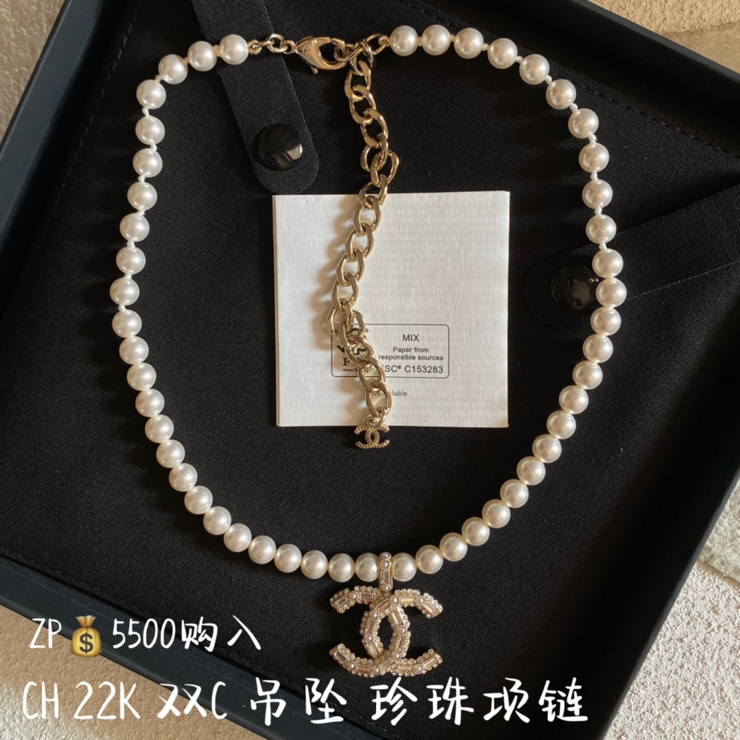 NO:103466,p98 CH Fragrant Double C Pearl Necklace Purchase 6980 G-Dragon same style, the first batch of small quantities in stock!  A first come first served super invincible hit!  Sold out immediately after launch!  We can’t even get it even if we can’t even grab it, and we can buy it at the first time at a premium when we buy it!  I'm sorry for myself and I'm sorry for me if I don't buy it. Babies, each high-strength Swarovski pearl, a specially customized Swarovski rectangular diamond on the pendant, a Swarovski small round diamond, a super heavy industry luxury, a flash and high-end style that I absolutely fall in love with at first sight, elegance and fashion at the same time, absolutely classic, the same earrings and brooch were also purchased simultaneously, and must be put into one set, Chanel necklace, chanel, necklace, brooch, breastpin19860909p98 CH 香双c珍珠项链 代购购入6980 权志龙同款 首批少量现货！先到先得超级无敌爆款！上架即售空！抢都抢不到的节奏我们不惜血本代购溢价第一时间购入！不买不仅对不起自己还对不起我啊宝宝们,颗颗高强光施华洛珍珠,吊坠上特别定制的施华洛长方钻,颗施华洛小圆钻,超级重工奢华,闪爆高级感满满绝对一眼爱上的款,优雅跟时尚同时具备,绝对的经典,同款耳钉,胸针也同步购入z开发中,必须一套入,香奈儿项链,chanel,necklace,brooch，breastpin,Jewelry