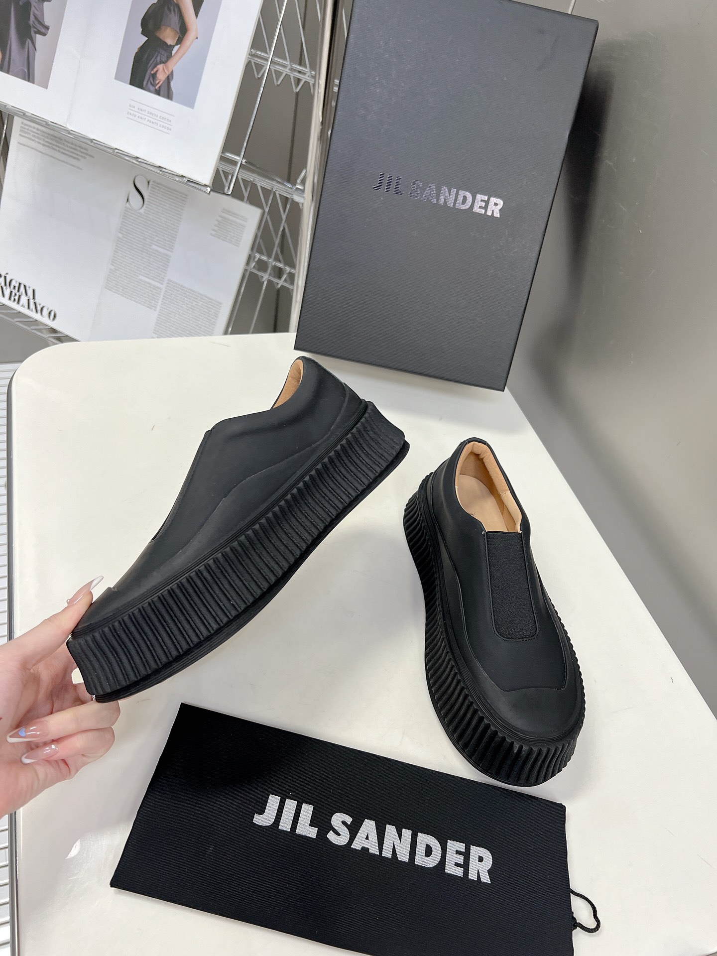 JILSANDER吉尔森达极简的风格往往最深入人心颇受欢迎简约的调性越来越符合大众审美的美状️这款Js饼