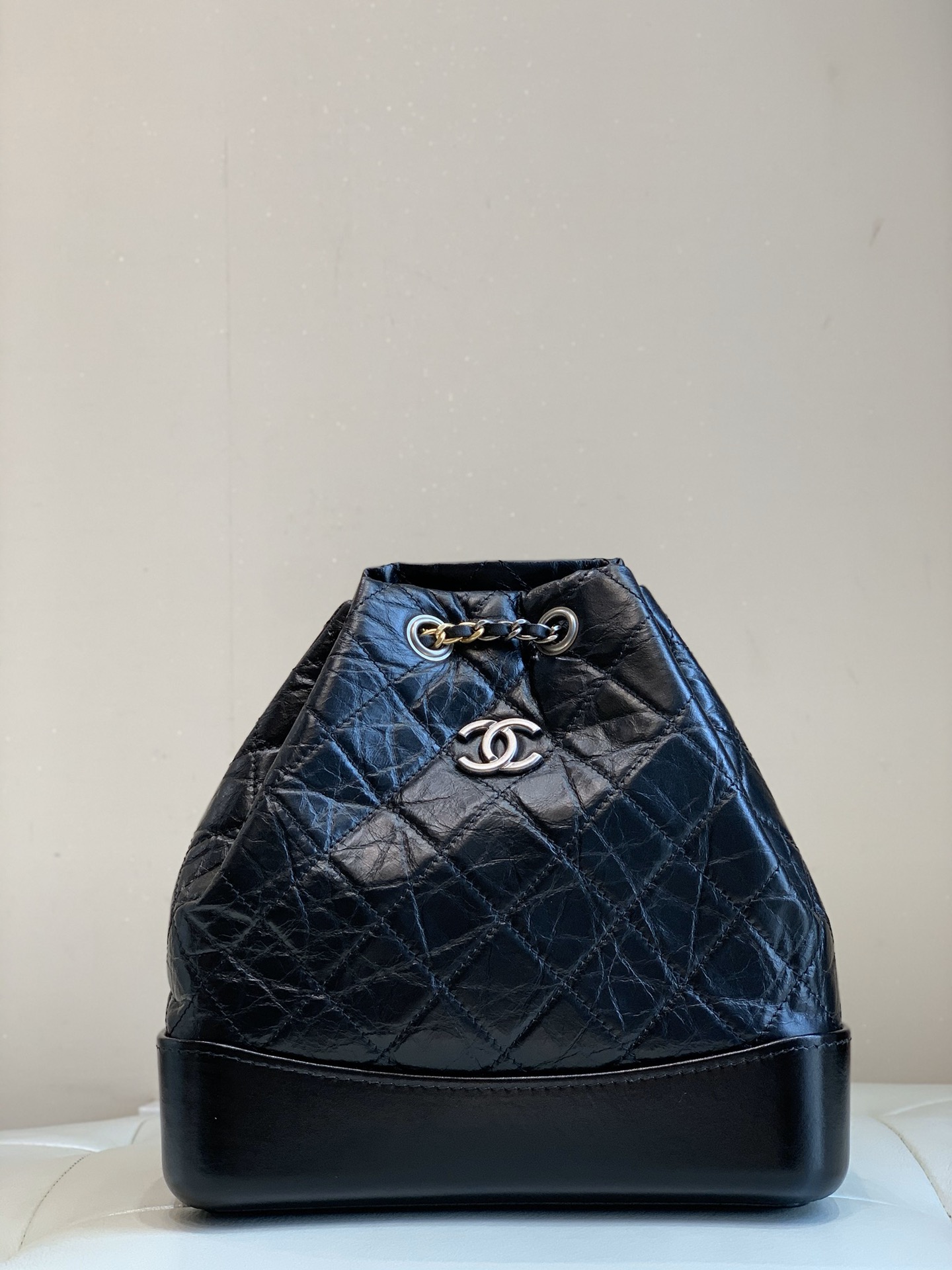 CHANEL シャネル Gabrielle バックパック 流浪バッグの兄弟分 キルティング 金銀バイカラーチェーン ヴィンテージで若々しい 万能ミニバッグ-最高品質