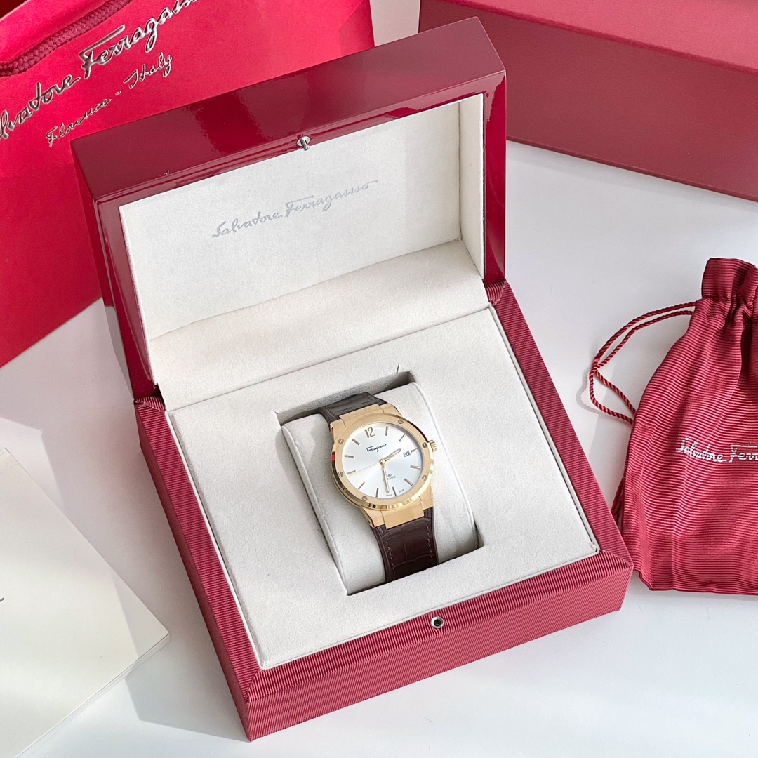 NO:390749,Crocodile pattern golden brown,19860909鳄鱼纹金棕色,,Watch