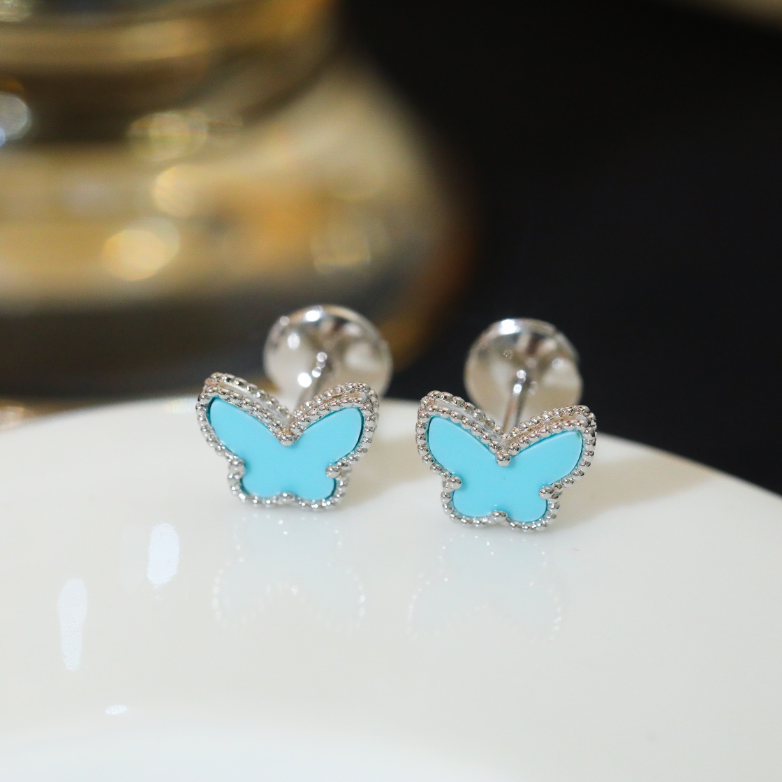 NO:101860,The blue butterfly is small and exquisite. It is versatile and not exaggerated in daily wear. Vac earrings19860909蓝色小蝴蝶小巧精致 日常佩戴百搭不浮夸,Vac耳钉,Jewelry