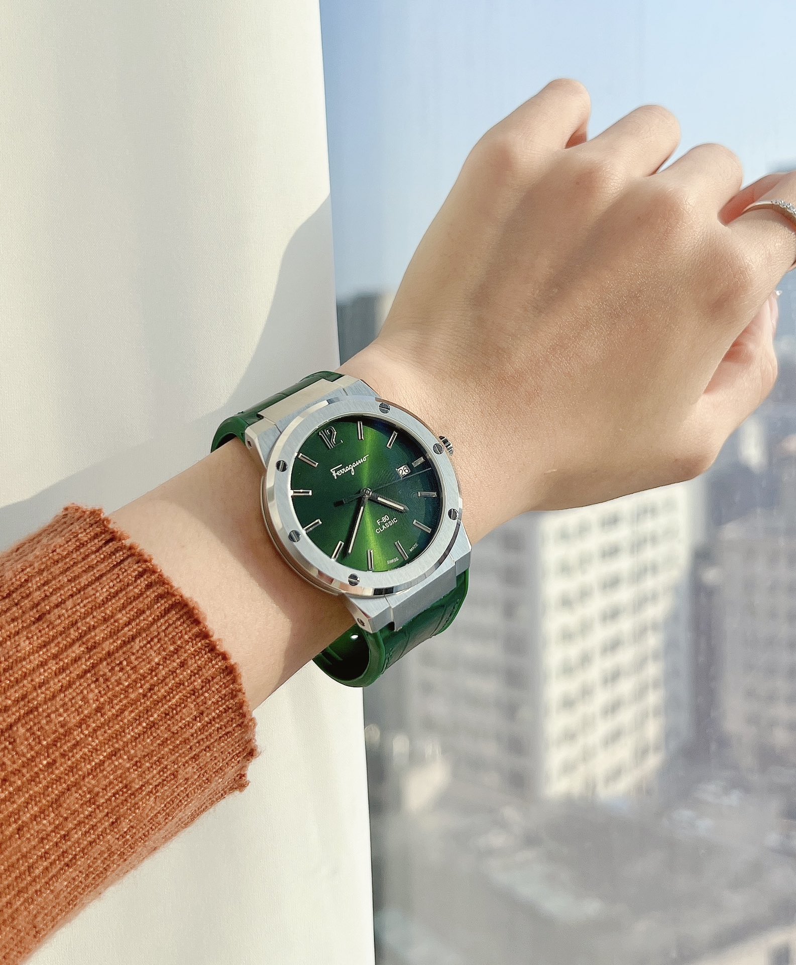 NO:390770,Crocodile pattern for hand-wearing reference,19860909鳄鱼纹上手佩戴参考,,Watch