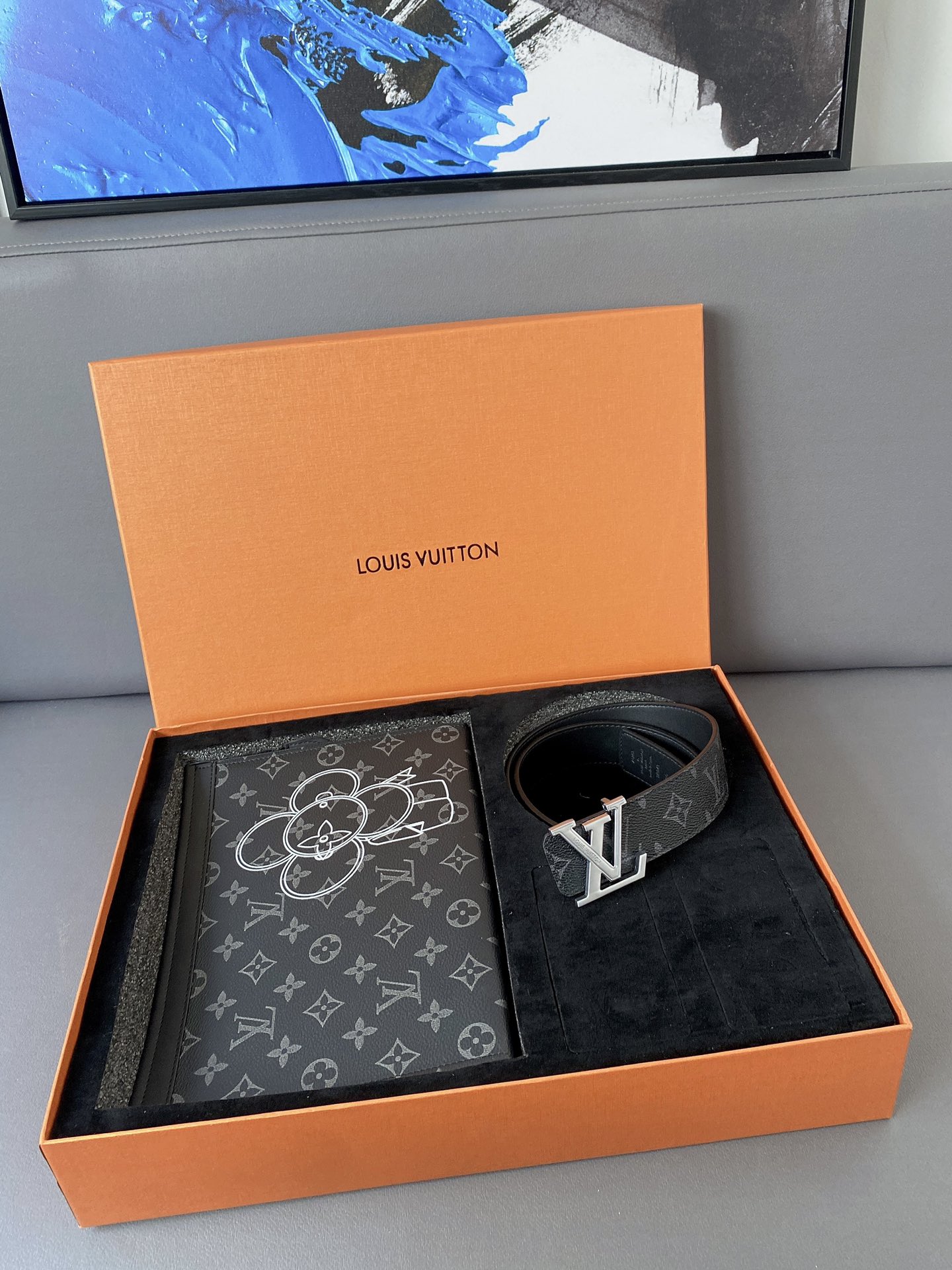 I5 Louis vuitton 路易威登 LV  高端二合一礼盒 手拿包腰带 高端品质 采用精湛镶嵌细工,实物拍摄 原厂原版面料 配送小票 礼品袋 高端礼盒