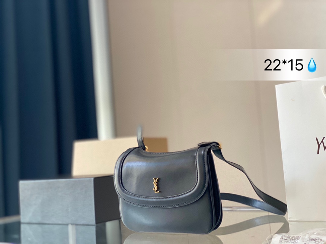 K0  Saint Laurent 圣罗兰 YSL |圣罗 兰马鞍包Charlie Charlie马鞍包 Charlie Mr Saint Laurent父亲的名字，这款包便得名于此，酷帅的外观和圆滑简洁的线条使其刚柔并济不管是日常装还是正式场合都非常适合为你的造型增彩 22*15