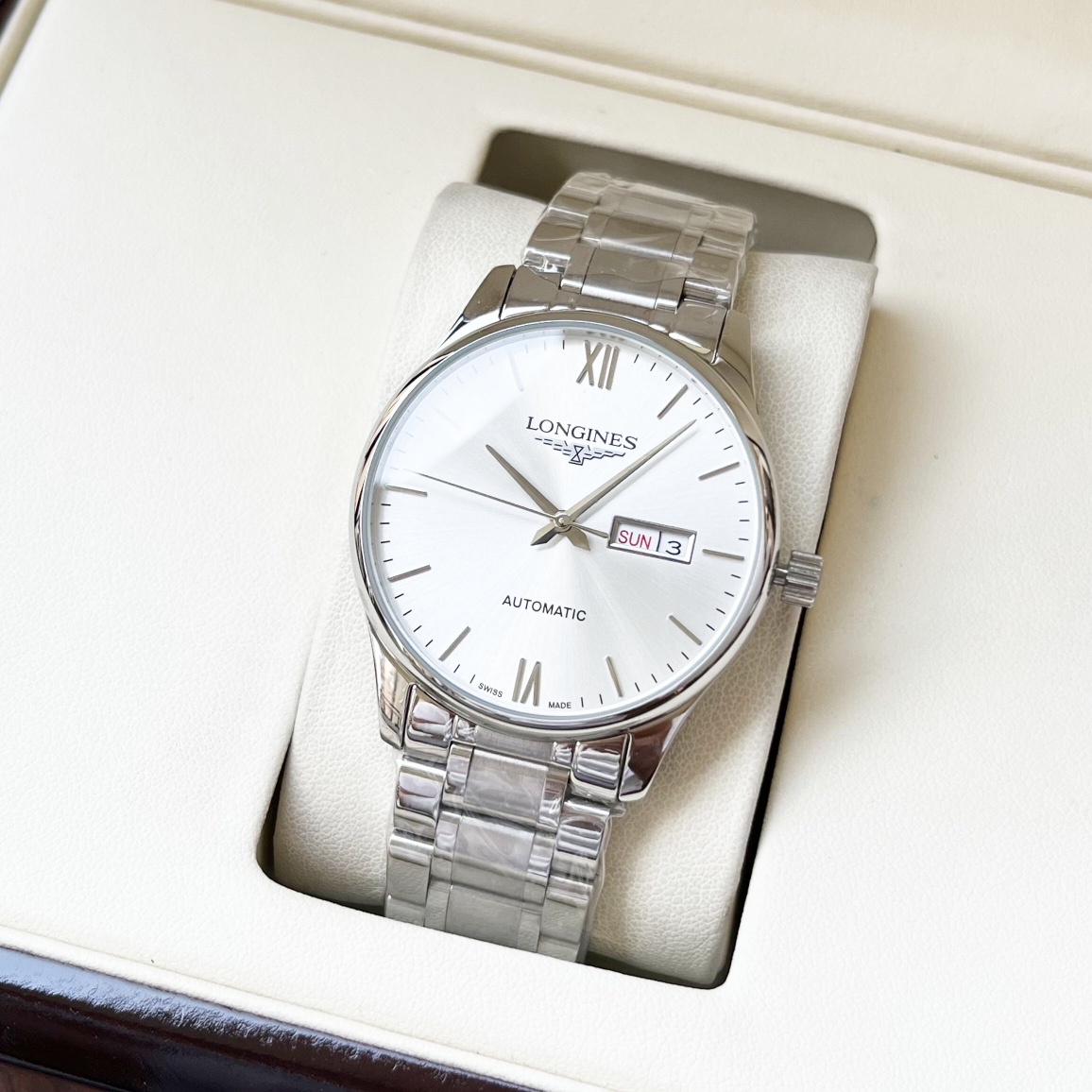 简约风格 优雅大方浪琴  Longines  男士腕表 全自动机械机芯 矿物强化玻璃 316L精钢表壳 精钢表带 时尚设计 商务休闲 尺寸:直径40mm 厚度12mm