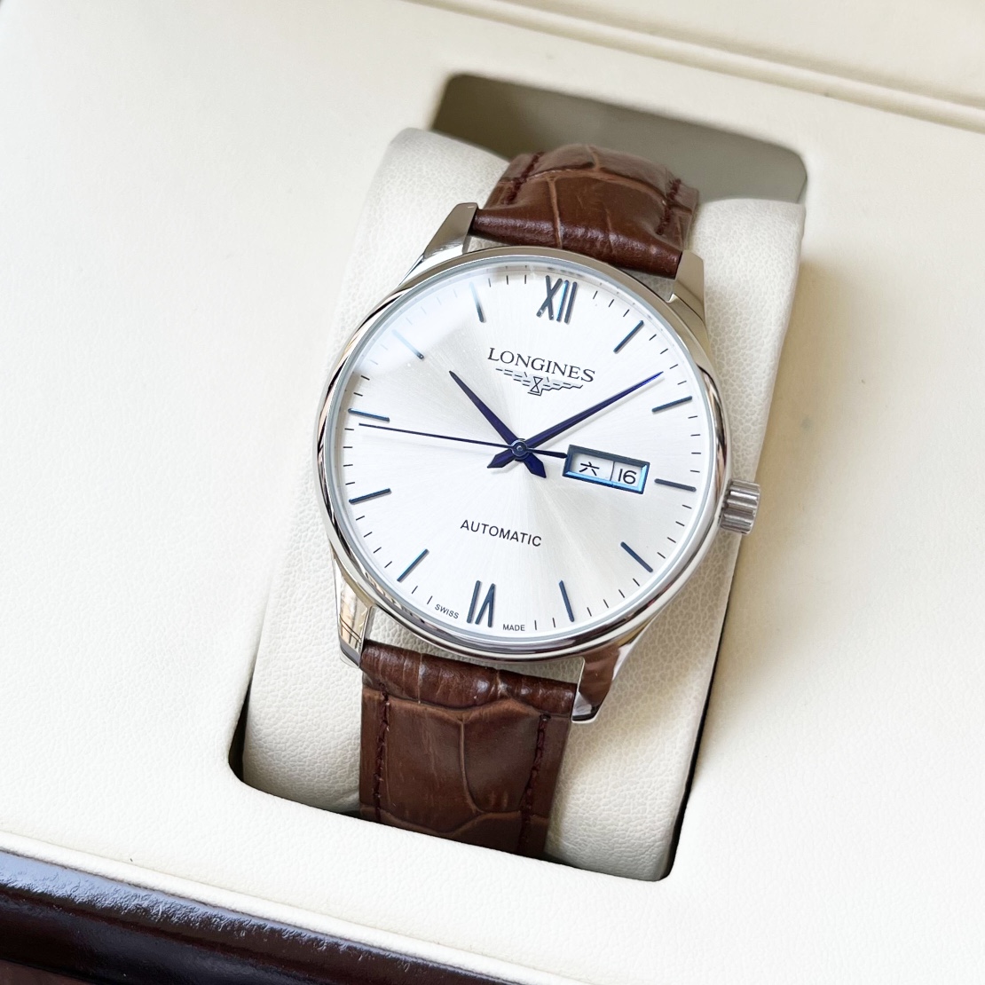 简约风格 优雅大方浪琴  Longines  男士腕表 全自动机械机芯 矿物强化玻璃 316L精钢表壳 真皮表带 时尚设计 商务休闲 尺寸:直径40mm 厚度12mm