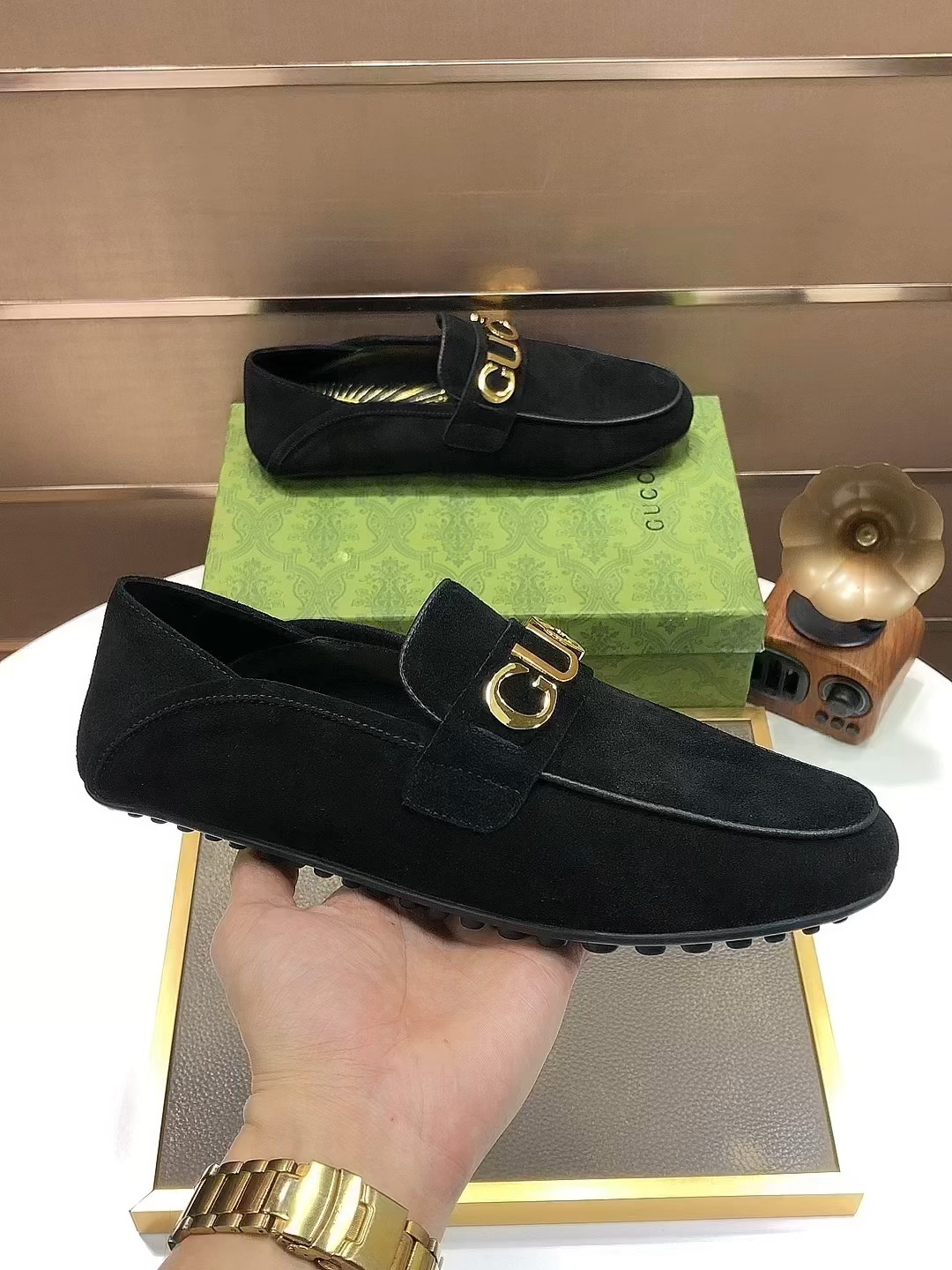 J0  Gucci  古奇  高端牛里 Gucci——顶级版本 Gucci  古奇 豆豆鞋选用进口原版牛皮，内里头层舒适牛皮内里原版耐磨橡胶大底高品质精品码数38-44 45订做不退换