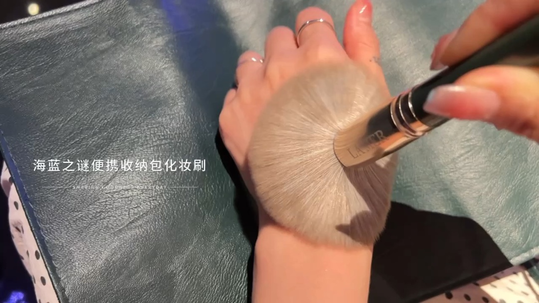 there is a sense of texture and attention to detailWearing makeup with a - BeautyMakeUp