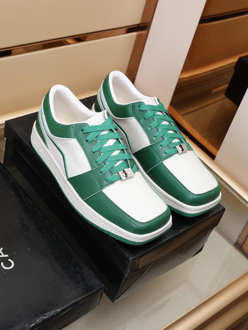 J0 情侣款2022一款疯狂种草的小众球鞋CALVINLUO方头低帮休闲鞋经典双色运动鞋的设计元素 将休闲运动鞋的标识性元素提取后融入正装鞋履中颇为正式的“方形鞋头”使运动鞋的整体线条更为分明这双鞋不管搭配正装还是休闲还是光腿穿都非常好看超级百搭超级好穿鞋面牛皮 原版TPU大底 码数：35-44码