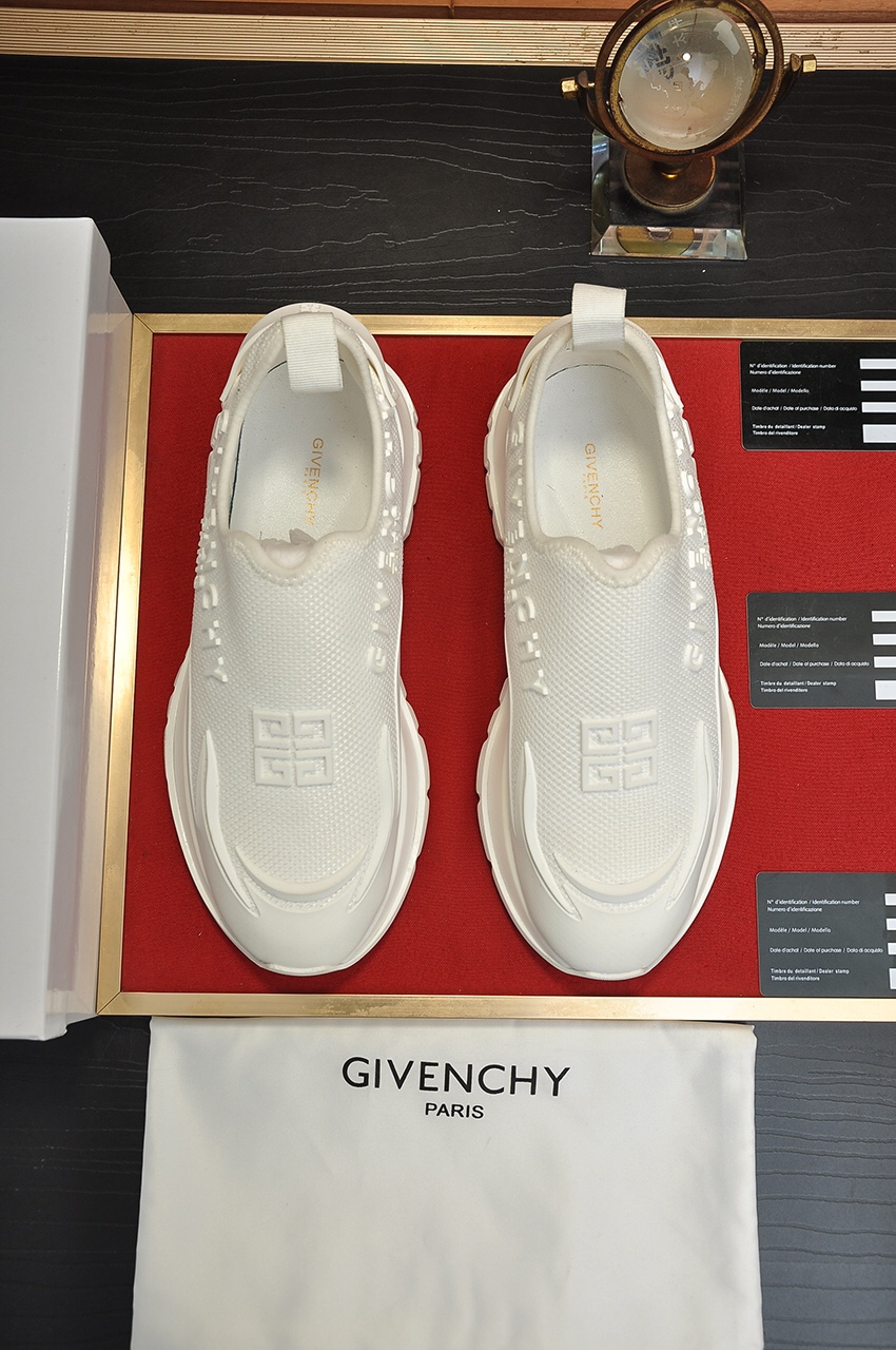 J5 Givenchy 纪梵希  专柜同步发售鞋面：意大利进口品牌logo印花布匹 尽显奢华,脚感舒适,鞋底：原厂特供气垫大底,轻便,舒适,随意进出专柜 码数38-44,专柜包装.