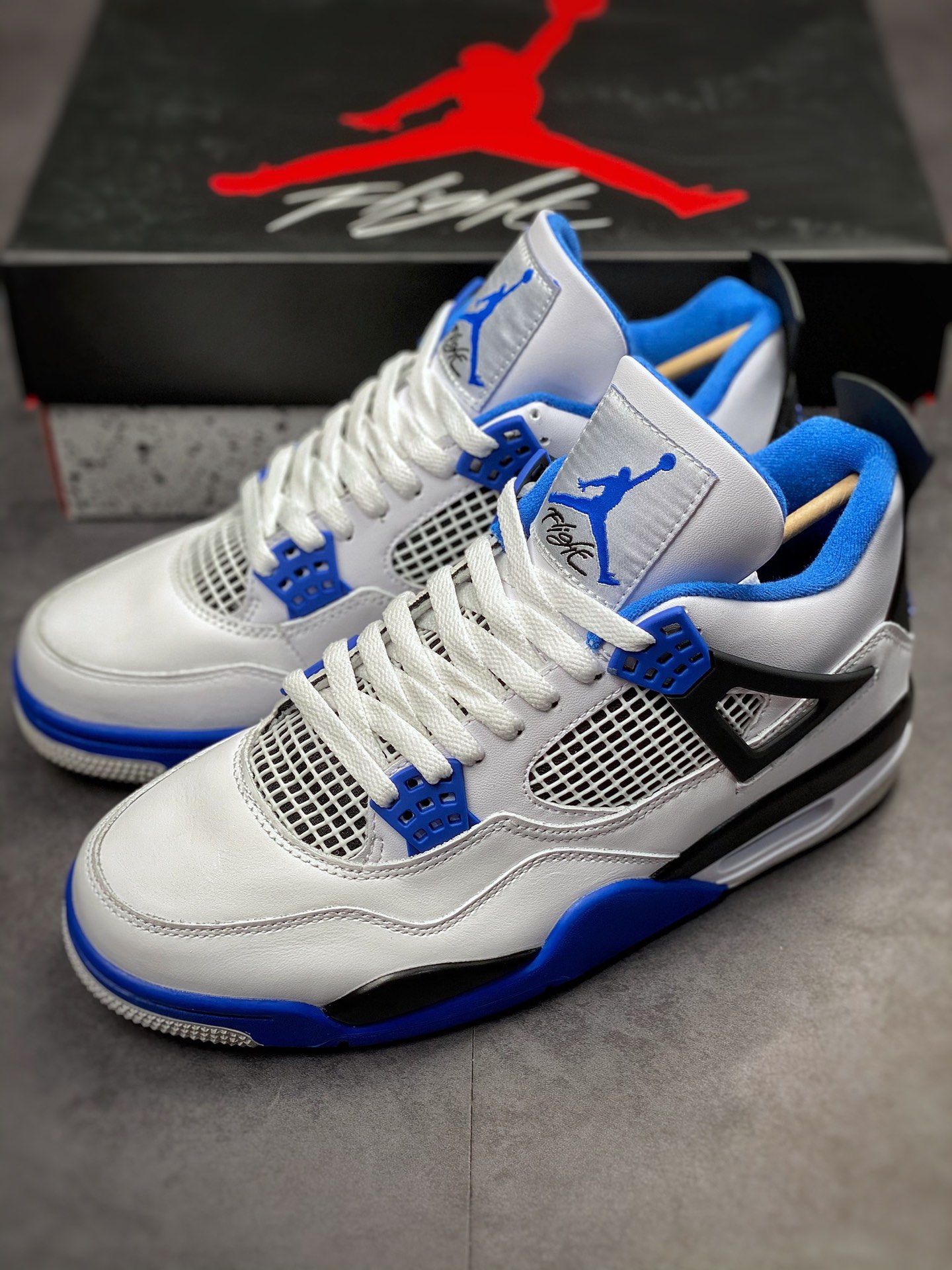 300 Air Jordan 4 Retro “Motorsports” 赛车蓝 308497-117