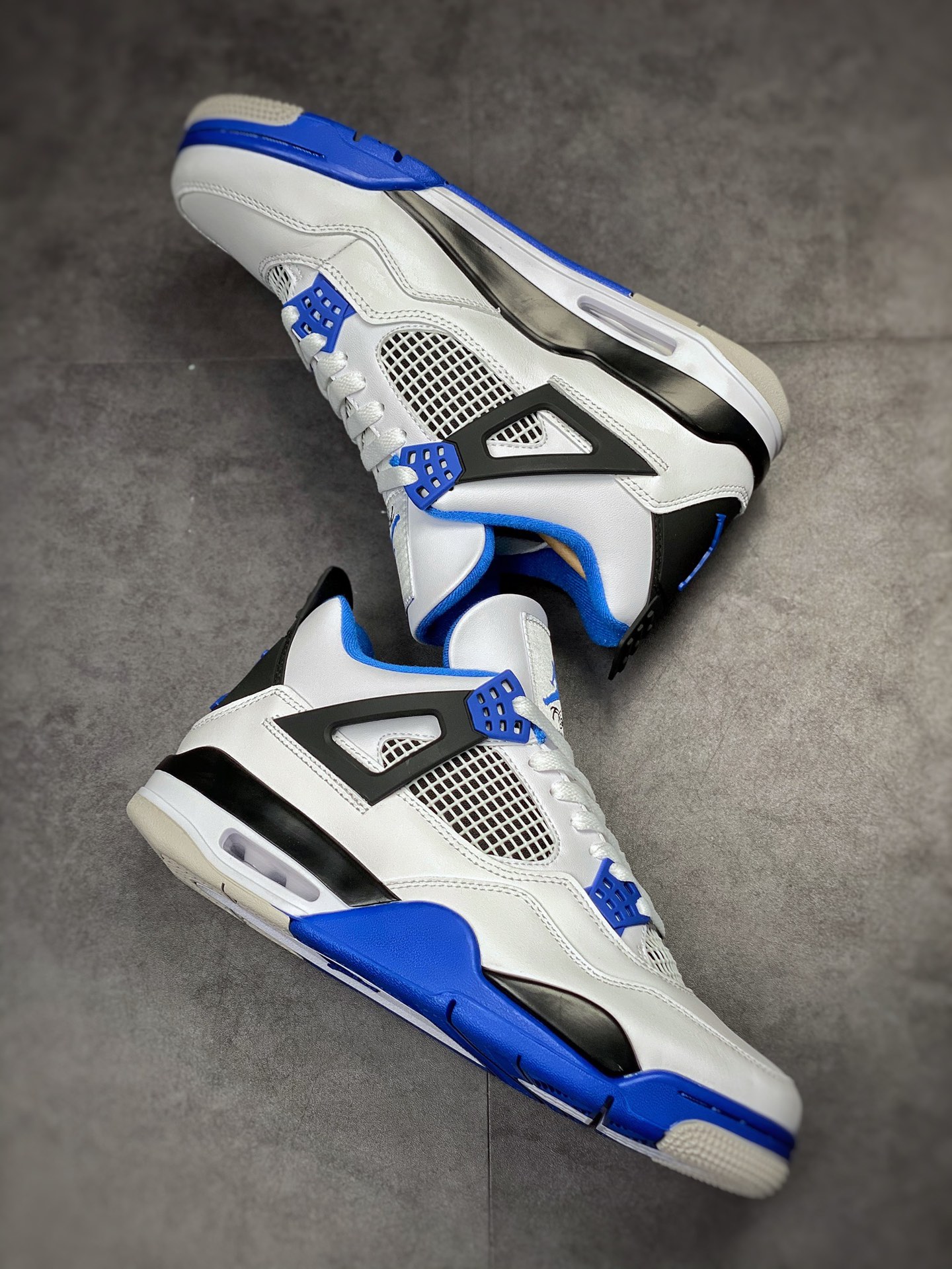 300 Air Jordan 4 Retro “Motorsports” 赛车蓝 308497-117