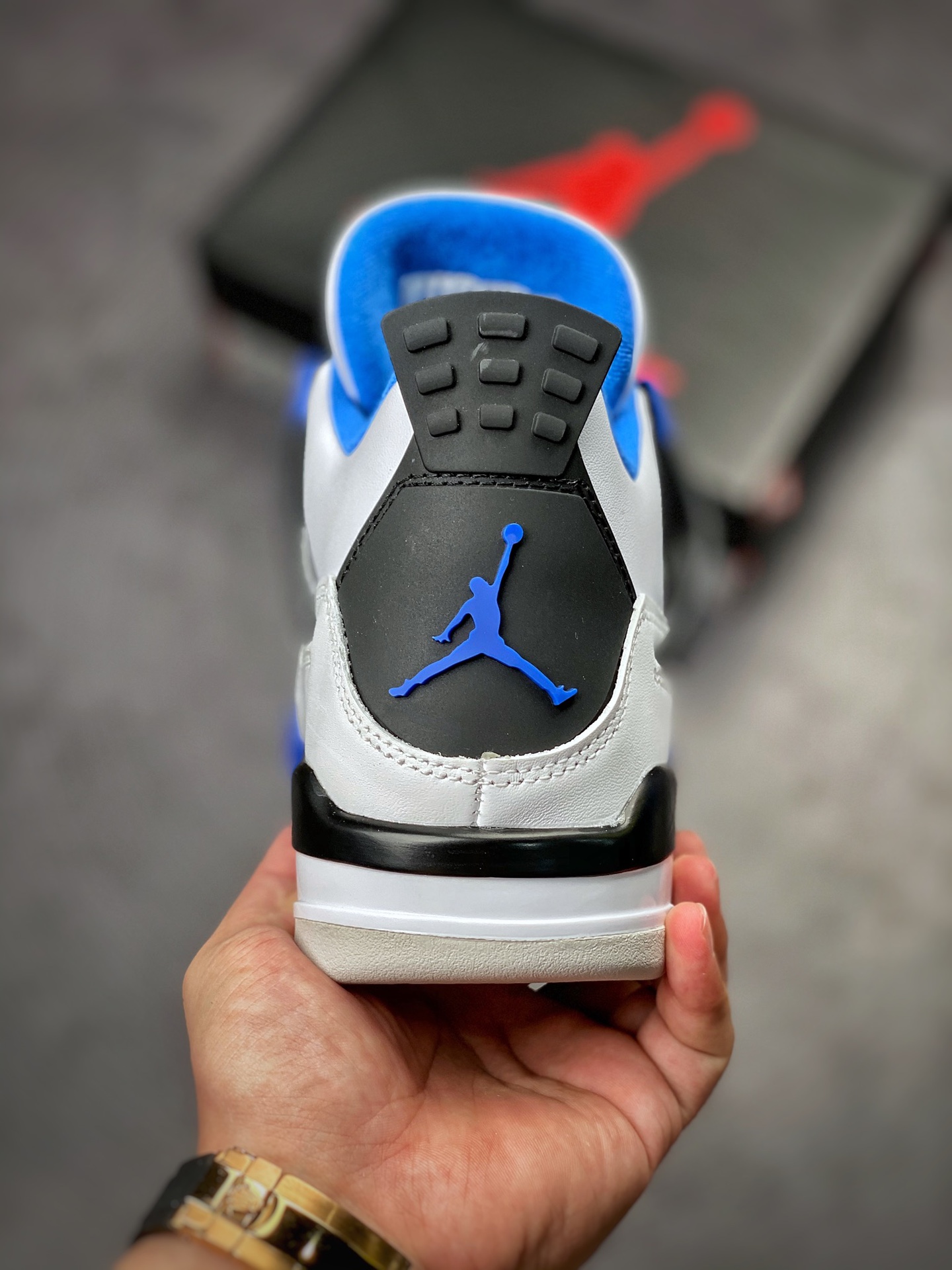 300 Air Jordan 4 Retro “Motorsports” 赛车蓝 308497-117