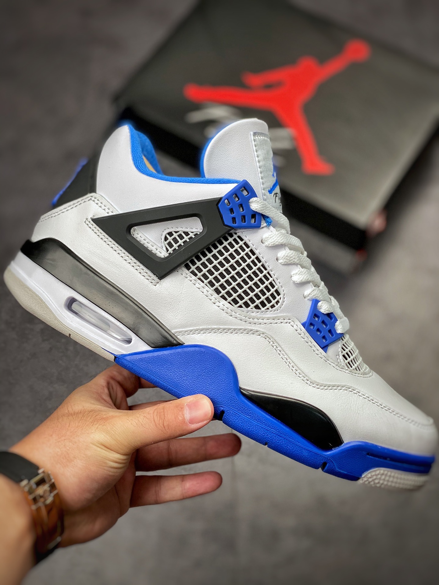 300 Air Jordan 4 Retro “Motorsports” 赛车蓝 308497-117