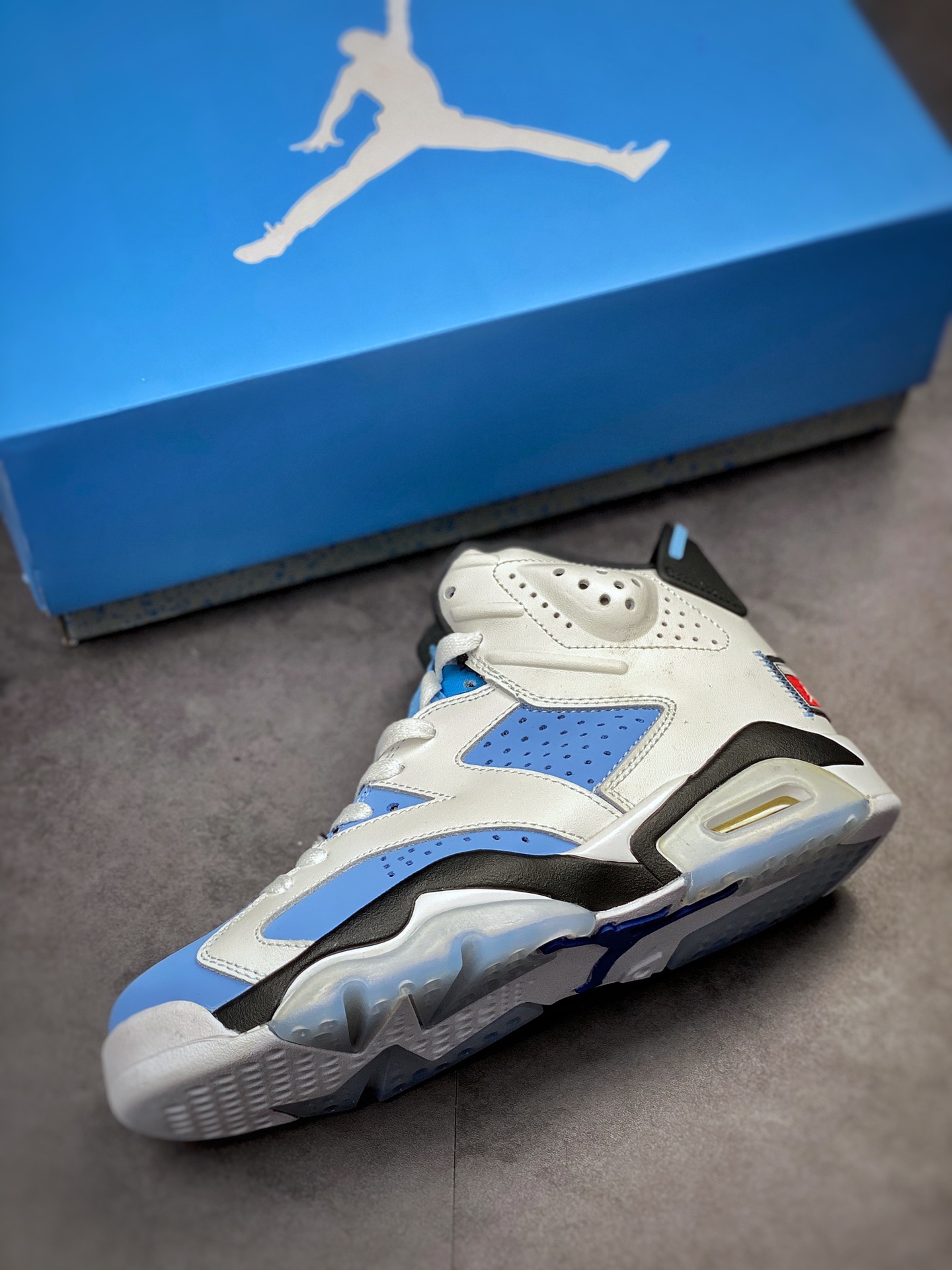 240 Air Jordan 6 Retro ”University Blue” 北卡蓝 CT8529-410