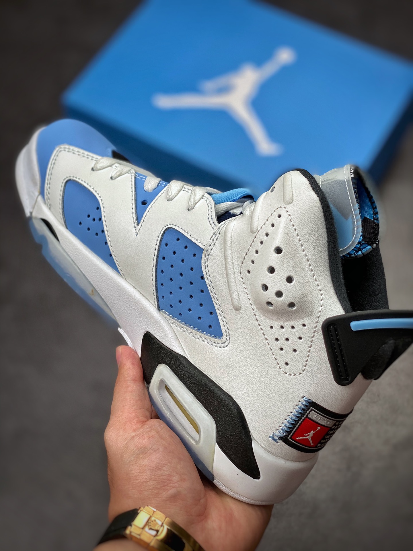 240 Air Jordan 6 Retro ”University Blue” 北卡蓝 CT8529-410