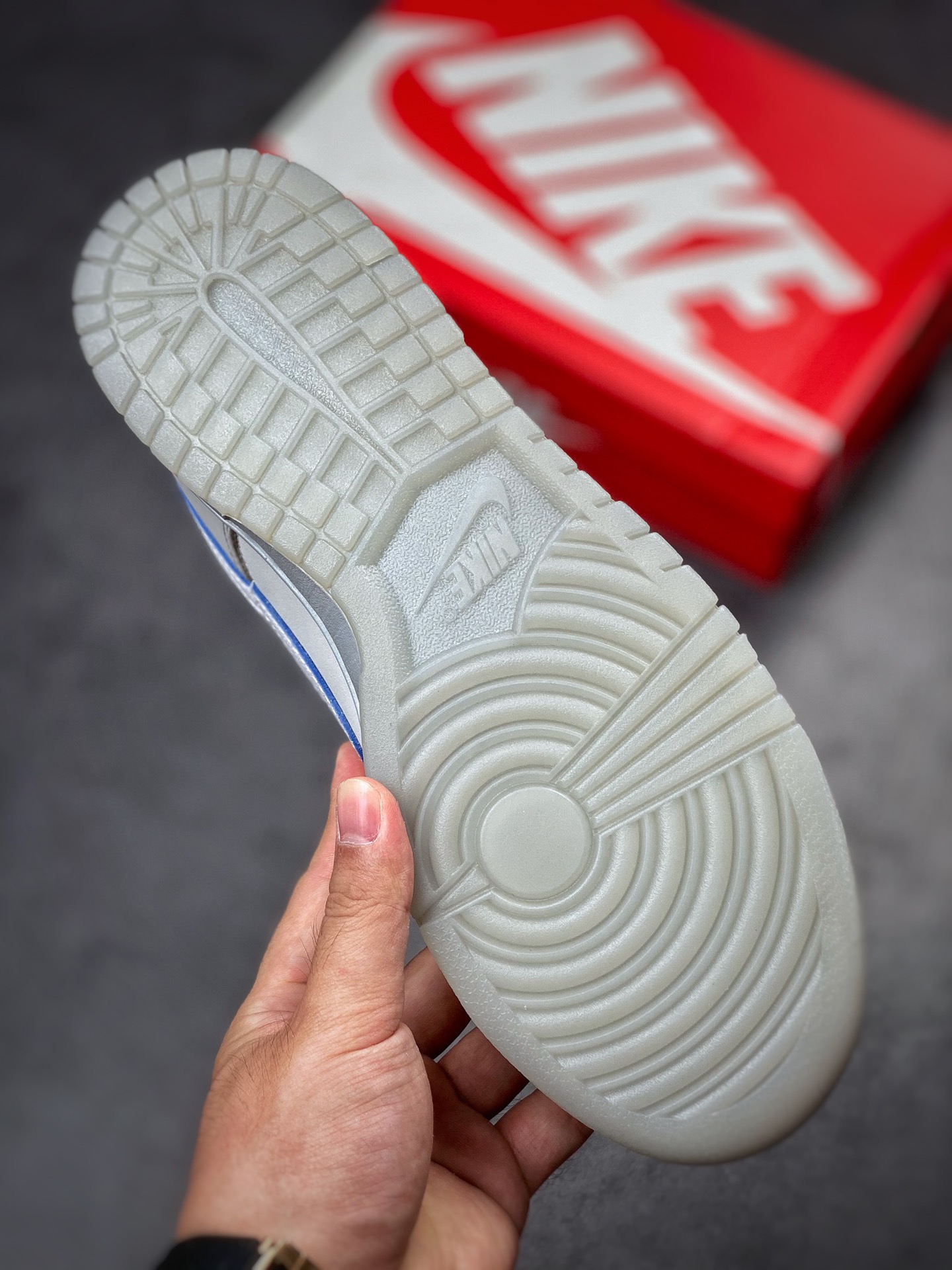 280 Nike SB Dunk Low ”Grey Leather” 月亮灰 DX3722-001