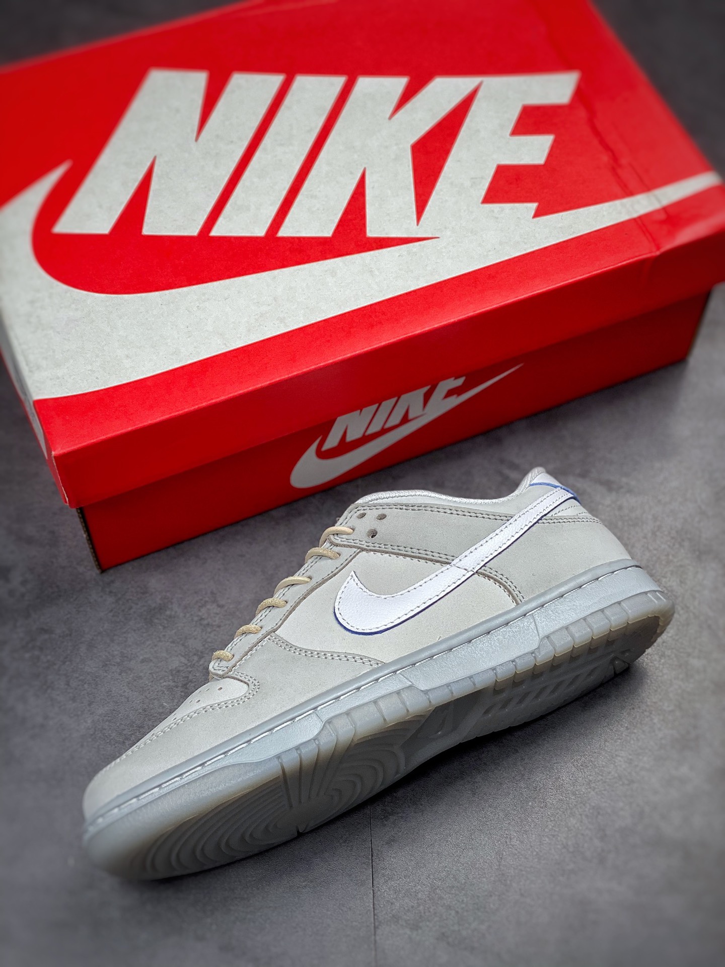 280 Nike SB Dunk Low ”Grey Leather” 月亮灰 DX3722-001