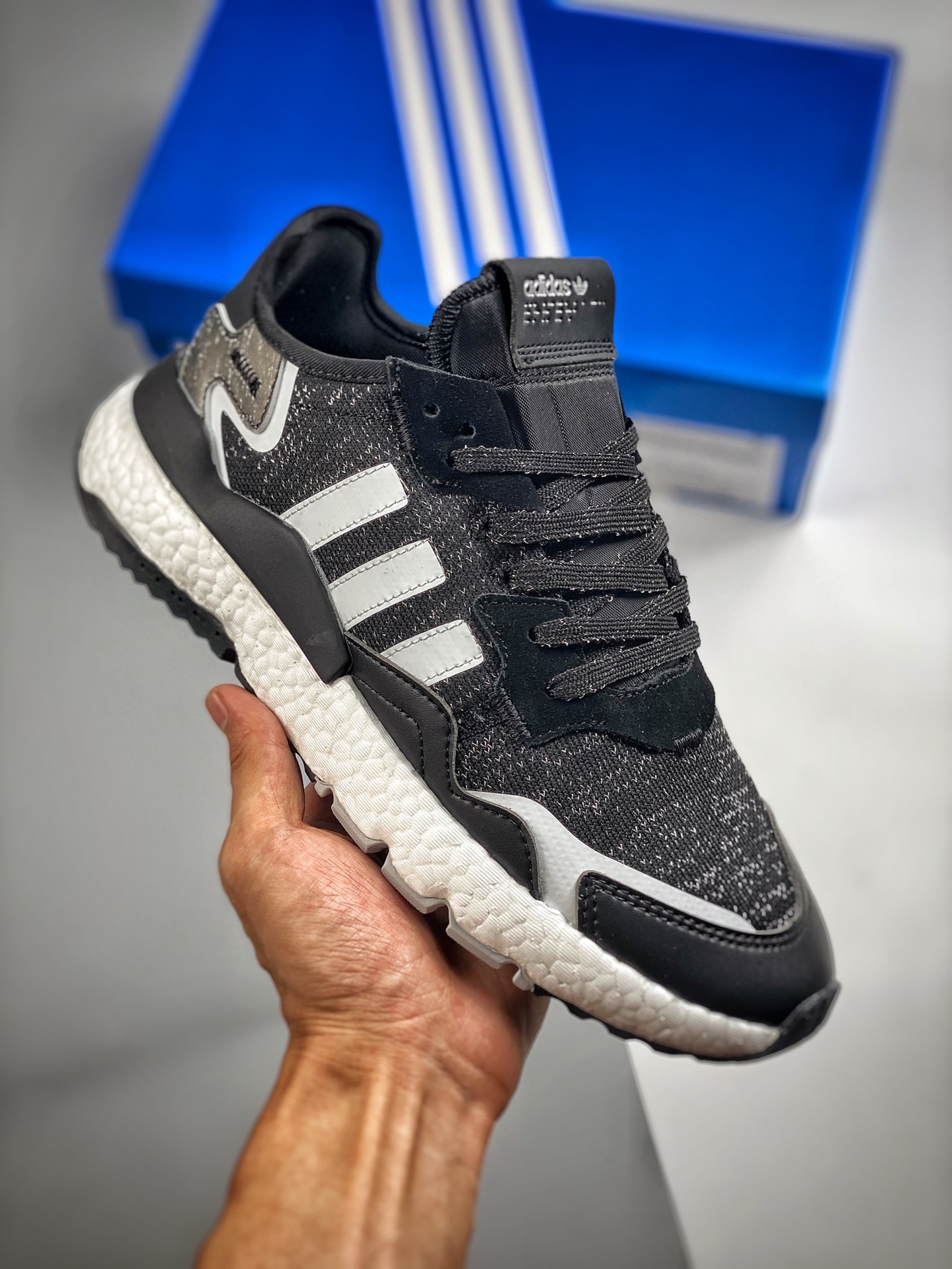Núcleo 2 AD Nite Jogger Boost negro con hilos plateados, trébol, colaboración Night Runner, número de artículo: CG6206,…