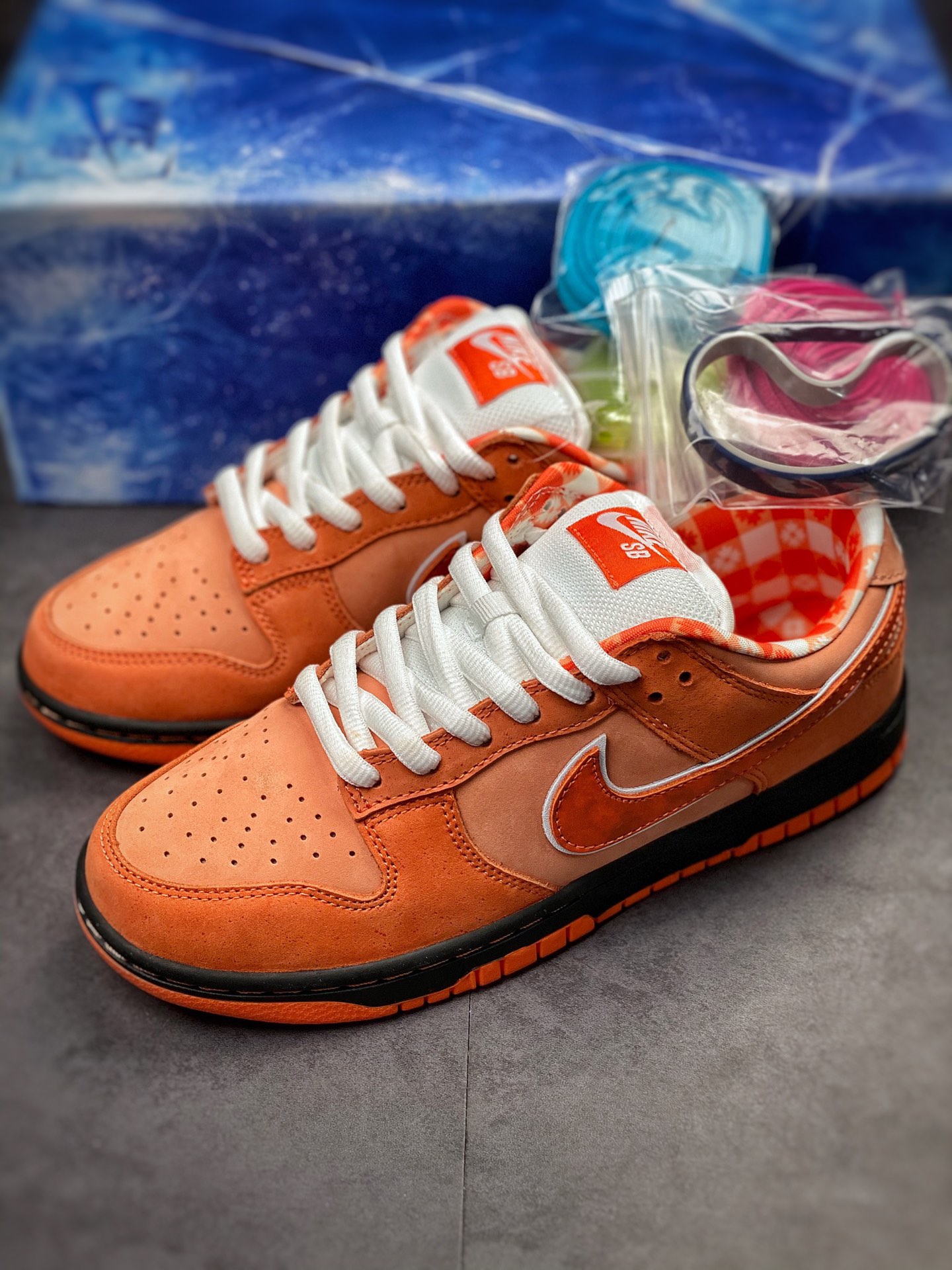 400 波士顿知名鞋店重磅联名 Concepts x Nike SB Dunk Low ”Orange Lobster” 橙龙虾 FD8776-800