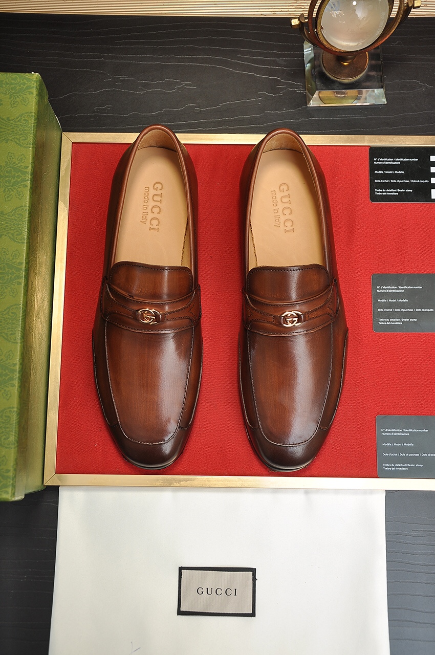 J0 意大利顶级奢侈男鞋巨头Gucci  古奇 全牛皮内里报到原汁原味的欧式风格 赏心悦目为了让鞋子更加耐用不变形制作继续沿用传统做法 但仍然不乏创新皮质上选择原版羊皮 流畅自然 并格外光亮进口牛皮制作而成 土豪的第一选择 38-4545定做