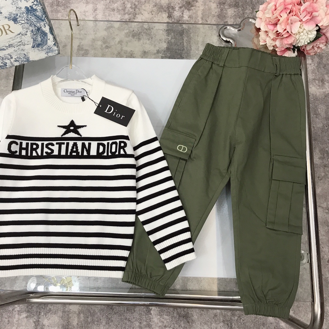 “DIO Knitted Sweater Suits: High-Quality Fabric, Comfortable and Stylish, Various Sizes Available” - 图片 2