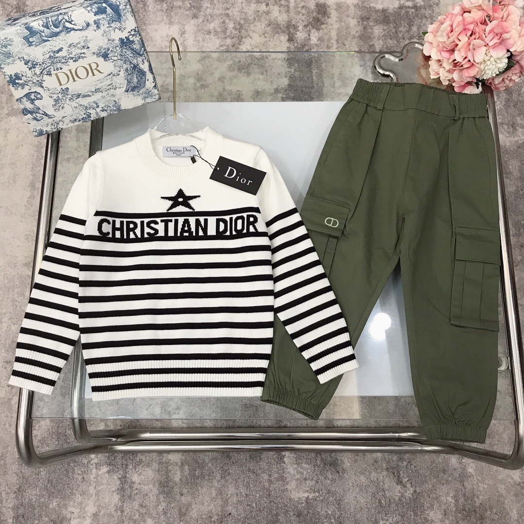 “DIO Knitted Sweater Suits: High-Quality Fabric, Comfortable and Stylish, Various Sizes Available” - 图片 1