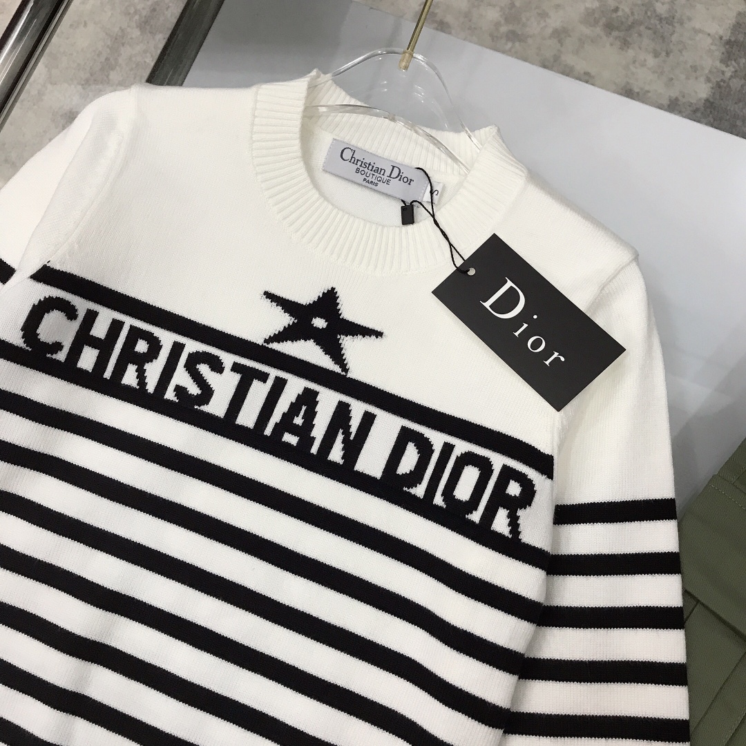 “DIO Knitted Sweater Suits: High-Quality Fabric, Comfortable and Stylish, Various Sizes Available” - 图片 4