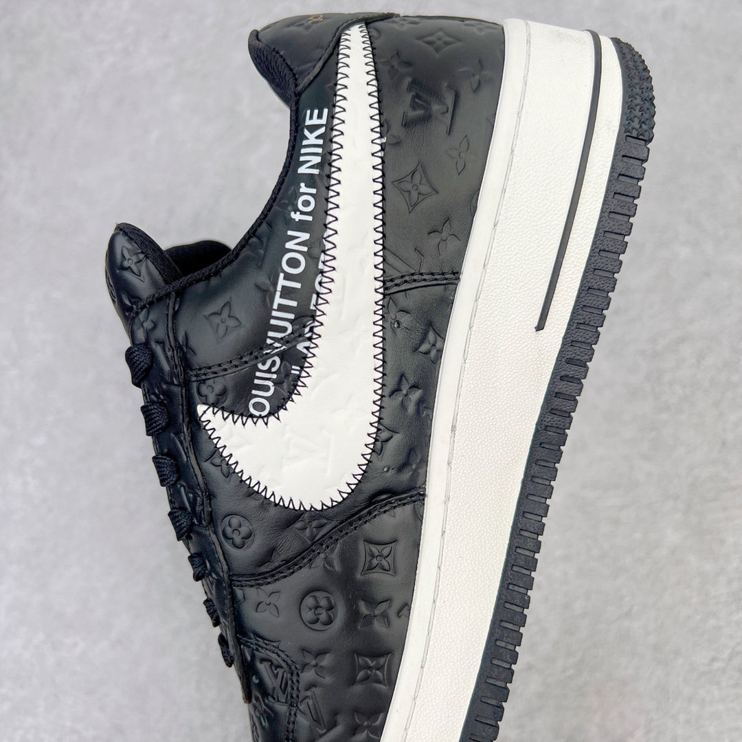图片[7]-＃东莞纯原 市面独家顶级版本 Louis Vuitton lv x NK Air Force1 Low 空军重磅联名 至今巅峰之作 男款最新升级改良版 25个配色持续更新东莞大厂耗资原鞋开发 当时发售前基本上没货 2级市场买了两双回来开发 一双白蓝女鞋 一双全白男鞋 当时一双价格5w+ 拿到手上有点发抖 全鞋拼接工艺的完美衔接 看不出一点有拼接过的痕迹 最重要的鞋面材料 都需进口订做采用意大利Monogram 纳米牛皮 软度舒适度非常好 报废率也极高 全鞋工艺极其复杂鞋面的印花 压纹都是对于工厂新的摸索和挑战 原版大底私模开发 区别市场低价版本共用老款空军磨具大底 毕竟原版4-5万的鞋 做工材质都是进口最顶级的皮革 质地暗花烫金的拼接凸显高级和质感 鞋身非常轻便大底舒适度非常之高 完全改变了之前Force1 Low 的笨重硬度不舒适的设计 对于品牌和设计师不做多的介绍做好鞋也很想用情怀做铺垫可惜文字格不够 有喜欢关注此款很久的朋友可以考虑下顶级高端fake 一比一的细节 全身心的开发只为还原你购买后称赞还不错的潮鞋 男女鞋尺码 35 36 37 38 39 40 41 42 43 44 45 46-选品中心