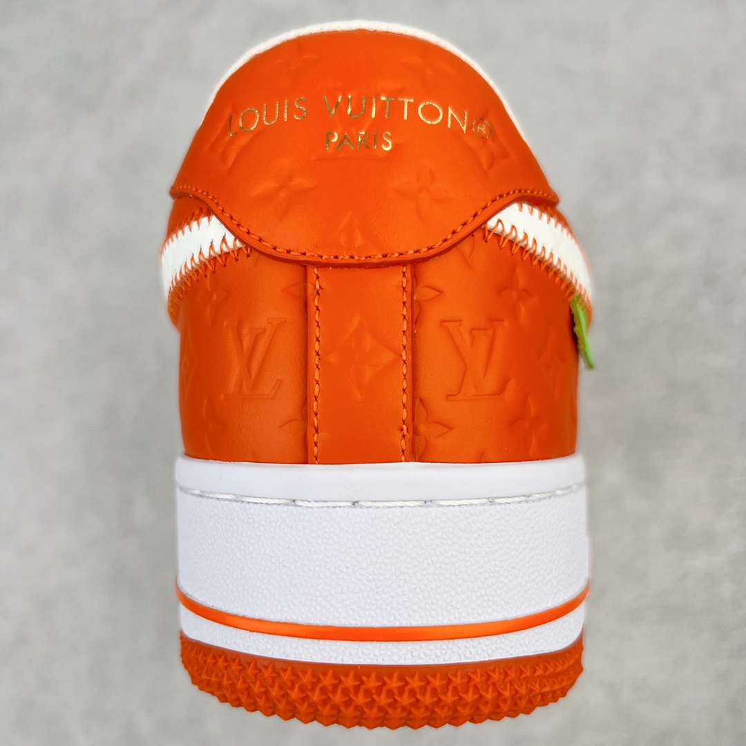 图片[8]-＃东莞纯原 市面独家顶级版本 Louis Vuitton lv x NK Air Force1 Low 空军重磅联名 至今巅峰之作 男款最新升级改良版 25个配色持续更新东莞大厂耗资原鞋开发 当时发售前基本上没货 2级市场买了两双回来开发 一双白蓝女鞋 一双全白男鞋 当时一双价格5w+ 拿到手上有点发抖 全鞋拼接工艺的完美衔接 看不出一点有拼接过的痕迹 最重要的鞋面材料 都需进口订做采用意大利Monogram 纳米牛皮 软度舒适度非常好 报废率也极高 全鞋工艺极其复杂鞋面的印花 压纹都是对于工厂新的摸索和挑战 原版大底私模开发 区别市场低价版本共用老款空军磨具大底 毕竟原版4-5万的鞋 做工材质都是进口最顶级的皮革 质地暗花烫金的拼接凸显高级和质感 鞋身非常轻便大底舒适度非常之高 完全改变了之前Force1 Low 的笨重硬度不舒适的设计 对于品牌和设计师不做多的介绍做好鞋也很想用情怀做铺垫可惜文字格不够 有喜欢关注此款很久的朋友可以考虑下顶级高端fake 一比一的细节 全身心的开发只为还原你购买后称赞还不错的潮鞋 男女鞋尺码 35 36 37 38 39 40 41 42 43 44 45 46-选品中心