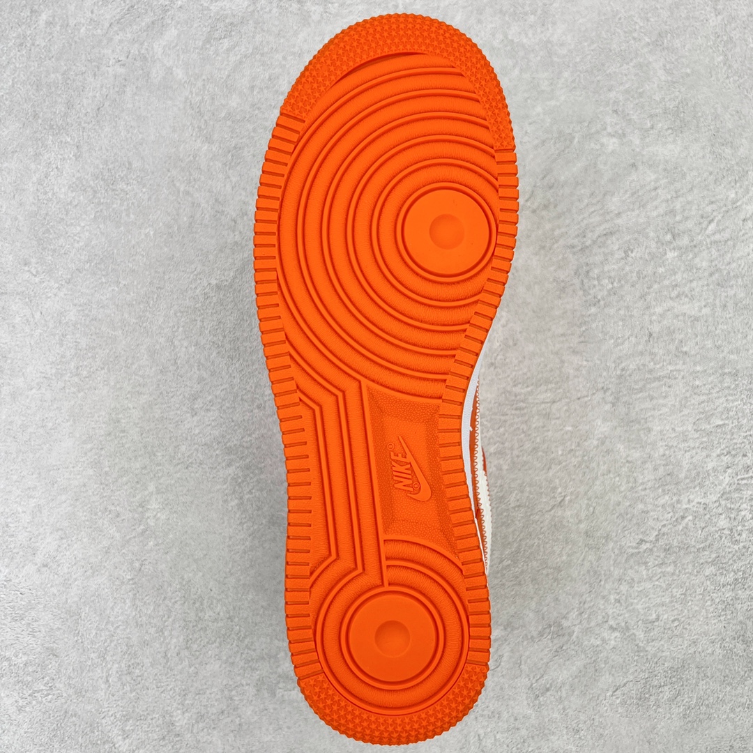 图片[9]-＃东莞纯原 市面独家顶级版本 Louis Vuitton lv x NK Air Force1 Low 空军重磅联名 至今巅峰之作 男款最新升级改良版 25个配色持续更新东莞大厂耗资原鞋开发 当时发售前基本上没货 2级市场买了两双回来开发 一双白蓝女鞋 一双全白男鞋 当时一双价格5w+ 拿到手上有点发抖 全鞋拼接工艺的完美衔接 看不出一点有拼接过的痕迹 最重要的鞋面材料 都需进口订做采用意大利Monogram 纳米牛皮 软度舒适度非常好 报废率也极高 全鞋工艺极其复杂鞋面的印花 压纹都是对于工厂新的摸索和挑战 原版大底私模开发 区别市场低价版本共用老款空军磨具大底 毕竟原版4-5万的鞋 做工材质都是进口最顶级的皮革 质地暗花烫金的拼接凸显高级和质感 鞋身非常轻便大底舒适度非常之高 完全改变了之前Force1 Low 的笨重硬度不舒适的设计 对于品牌和设计师不做多的介绍做好鞋也很想用情怀做铺垫可惜文字格不够 有喜欢关注此款很久的朋友可以考虑下顶级高端fake 一比一的细节 全身心的开发只为还原你购买后称赞还不错的潮鞋 男女鞋尺码 35 36 37 38 39 40 41 42 43 44 45 46-选品中心