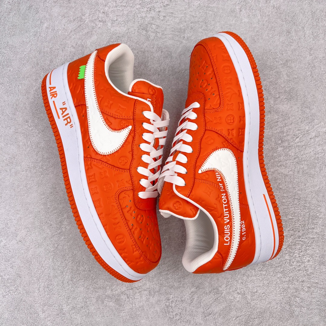 图片[3]-＃东莞纯原 市面独家顶级版本 Louis Vuitton lv x NK Air Force1 Low 空军重磅联名 至今巅峰之作 男款最新升级改良版 25个配色持续更新东莞大厂耗资原鞋开发 当时发售前基本上没货 2级市场买了两双回来开发 一双白蓝女鞋 一双全白男鞋 当时一双价格5w+ 拿到手上有点发抖 全鞋拼接工艺的完美衔接 看不出一点有拼接过的痕迹 最重要的鞋面材料 都需进口订做采用意大利Monogram 纳米牛皮 软度舒适度非常好 报废率也极高 全鞋工艺极其复杂鞋面的印花 压纹都是对于工厂新的摸索和挑战 原版大底私模开发 区别市场低价版本共用老款空军磨具大底 毕竟原版4-5万的鞋 做工材质都是进口最顶级的皮革 质地暗花烫金的拼接凸显高级和质感 鞋身非常轻便大底舒适度非常之高 完全改变了之前Force1 Low 的笨重硬度不舒适的设计 对于品牌和设计师不做多的介绍做好鞋也很想用情怀做铺垫可惜文字格不够 有喜欢关注此款很久的朋友可以考虑下顶级高端fake 一比一的细节 全身心的开发只为还原你购买后称赞还不错的潮鞋 男女鞋尺码 35 36 37 38 39 40 41 42 43 44 45 46-选品中心