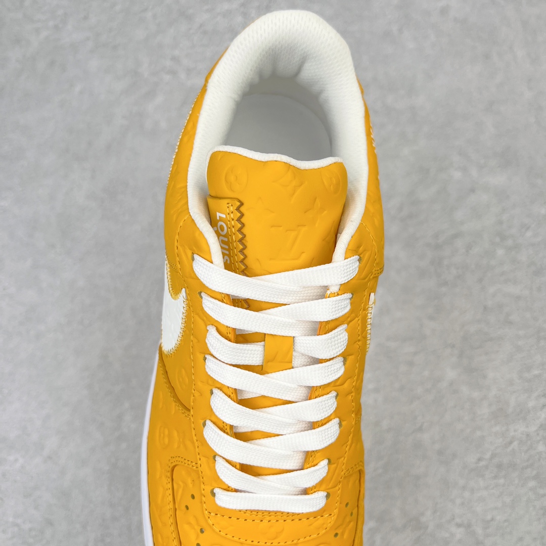 图片[5]-＃东莞纯原 市面独家顶级版本 Louis Vuitton lv x NK Air Force1 Low 空军重磅联名 至今巅峰之作 男款最新升级改良版 25个配色持续更新东莞大厂耗资原鞋开发 当时发售前基本上没货 2级市场买了两双回来开发 一双白蓝女鞋 一双全白男鞋 当时一双价格5w+ 拿到手上有点发抖 全鞋拼接工艺的完美衔接 看不出一点有拼接过的痕迹 最重要的鞋面材料 都需进口订做采用意大利Monogram 纳米牛皮 软度舒适度非常好 报废率也极高 全鞋工艺极其复杂鞋面的印花 压纹都是对于工厂新的摸索和挑战 原版大底私模开发 区别市场低价版本共用老款空军磨具大底 毕竟原版4-5万的鞋 做工材质都是进口最顶级的皮革 质地暗花烫金的拼接凸显高级和质感 鞋身非常轻便大底舒适度非常之高 完全改变了之前Force1 Low 的笨重硬度不舒适的设计 对于品牌和设计师不做多的介绍做好鞋也很想用情怀做铺垫可惜文字格不够 有喜欢关注此款很久的朋友可以考虑下顶级高端fake 一比一的细节 全身心的开发只为还原你购买后称赞还不错的潮鞋 男女鞋尺码 35 36 37 38 39 40 41 42 43 44 45 46-选品中心