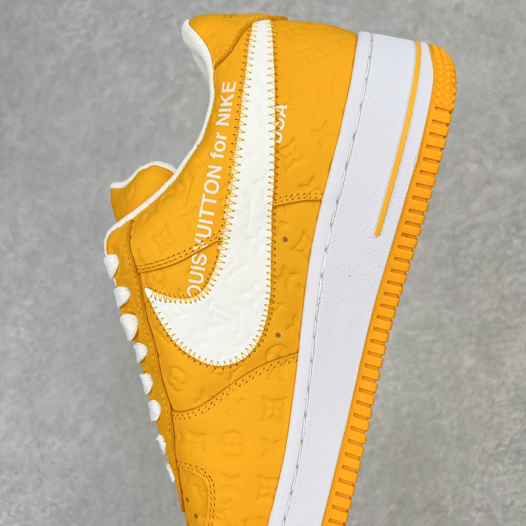 图片[7]-＃东莞纯原 市面独家顶级版本 Louis Vuitton lv x NK Air Force1 Low 空军重磅联名 至今巅峰之作 男款最新升级改良版 25个配色持续更新东莞大厂耗资原鞋开发 当时发售前基本上没货 2级市场买了两双回来开发 一双白蓝女鞋 一双全白男鞋 当时一双价格5w+ 拿到手上有点发抖 全鞋拼接工艺的完美衔接 看不出一点有拼接过的痕迹 最重要的鞋面材料 都需进口订做采用意大利Monogram 纳米牛皮 软度舒适度非常好 报废率也极高 全鞋工艺极其复杂鞋面的印花 压纹都是对于工厂新的摸索和挑战 原版大底私模开发 区别市场低价版本共用老款空军磨具大底 毕竟原版4-5万的鞋 做工材质都是进口最顶级的皮革 质地暗花烫金的拼接凸显高级和质感 鞋身非常轻便大底舒适度非常之高 完全改变了之前Force1 Low 的笨重硬度不舒适的设计 对于品牌和设计师不做多的介绍做好鞋也很想用情怀做铺垫可惜文字格不够 有喜欢关注此款很久的朋友可以考虑下顶级高端fake 一比一的细节 全身心的开发只为还原你购买后称赞还不错的潮鞋 男女鞋尺码 35 36 37 38 39 40 41 42 43 44 45 46-选品中心