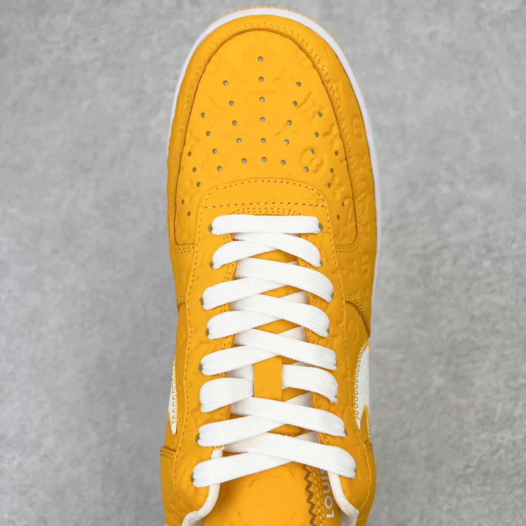 图片[4]-＃东莞纯原 市面独家顶级版本 Louis Vuitton lv x NK Air Force1 Low 空军重磅联名 至今巅峰之作 男款最新升级改良版 25个配色持续更新东莞大厂耗资原鞋开发 当时发售前基本上没货 2级市场买了两双回来开发 一双白蓝女鞋 一双全白男鞋 当时一双价格5w+ 拿到手上有点发抖 全鞋拼接工艺的完美衔接 看不出一点有拼接过的痕迹 最重要的鞋面材料 都需进口订做采用意大利Monogram 纳米牛皮 软度舒适度非常好 报废率也极高 全鞋工艺极其复杂鞋面的印花 压纹都是对于工厂新的摸索和挑战 原版大底私模开发 区别市场低价版本共用老款空军磨具大底 毕竟原版4-5万的鞋 做工材质都是进口最顶级的皮革 质地暗花烫金的拼接凸显高级和质感 鞋身非常轻便大底舒适度非常之高 完全改变了之前Force1 Low 的笨重硬度不舒适的设计 对于品牌和设计师不做多的介绍做好鞋也很想用情怀做铺垫可惜文字格不够 有喜欢关注此款很久的朋友可以考虑下顶级高端fake 一比一的细节 全身心的开发只为还原你购买后称赞还不错的潮鞋 男女鞋尺码 35 36 37 38 39 40 41 42 43 44 45 46-选品中心