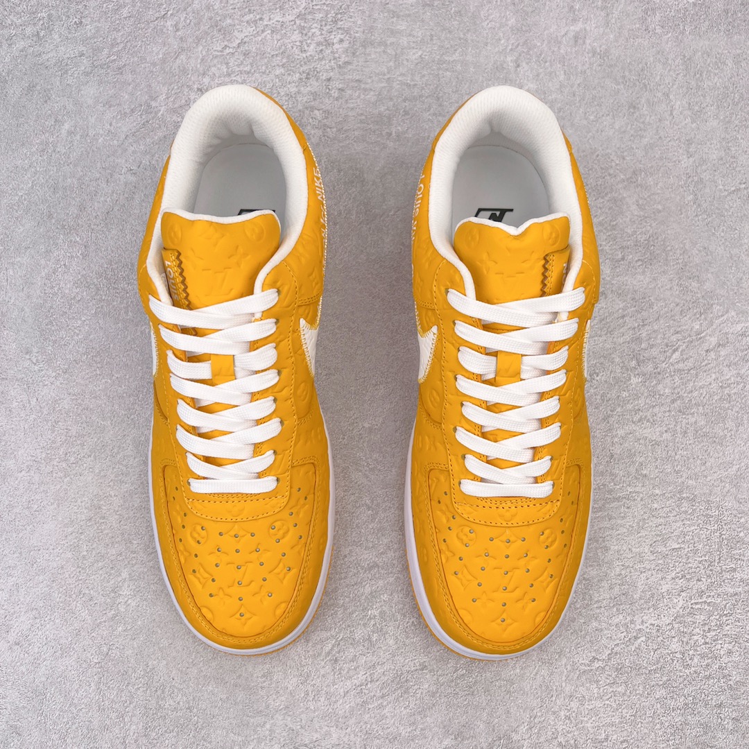 图片[2]-＃东莞纯原 市面独家顶级版本 Louis Vuitton lv x NK Air Force1 Low 空军重磅联名 至今巅峰之作 男款最新升级改良版 25个配色持续更新东莞大厂耗资原鞋开发 当时发售前基本上没货 2级市场买了两双回来开发 一双白蓝女鞋 一双全白男鞋 当时一双价格5w+ 拿到手上有点发抖 全鞋拼接工艺的完美衔接 看不出一点有拼接过的痕迹 最重要的鞋面材料 都需进口订做采用意大利Monogram 纳米牛皮 软度舒适度非常好 报废率也极高 全鞋工艺极其复杂鞋面的印花 压纹都是对于工厂新的摸索和挑战 原版大底私模开发 区别市场低价版本共用老款空军磨具大底 毕竟原版4-5万的鞋 做工材质都是进口最顶级的皮革 质地暗花烫金的拼接凸显高级和质感 鞋身非常轻便大底舒适度非常之高 完全改变了之前Force1 Low 的笨重硬度不舒适的设计 对于品牌和设计师不做多的介绍做好鞋也很想用情怀做铺垫可惜文字格不够 有喜欢关注此款很久的朋友可以考虑下顶级高端fake 一比一的细节 全身心的开发只为还原你购买后称赞还不错的潮鞋 男女鞋尺码 35 36 37 38 39 40 41 42 43 44 45 46-选品中心