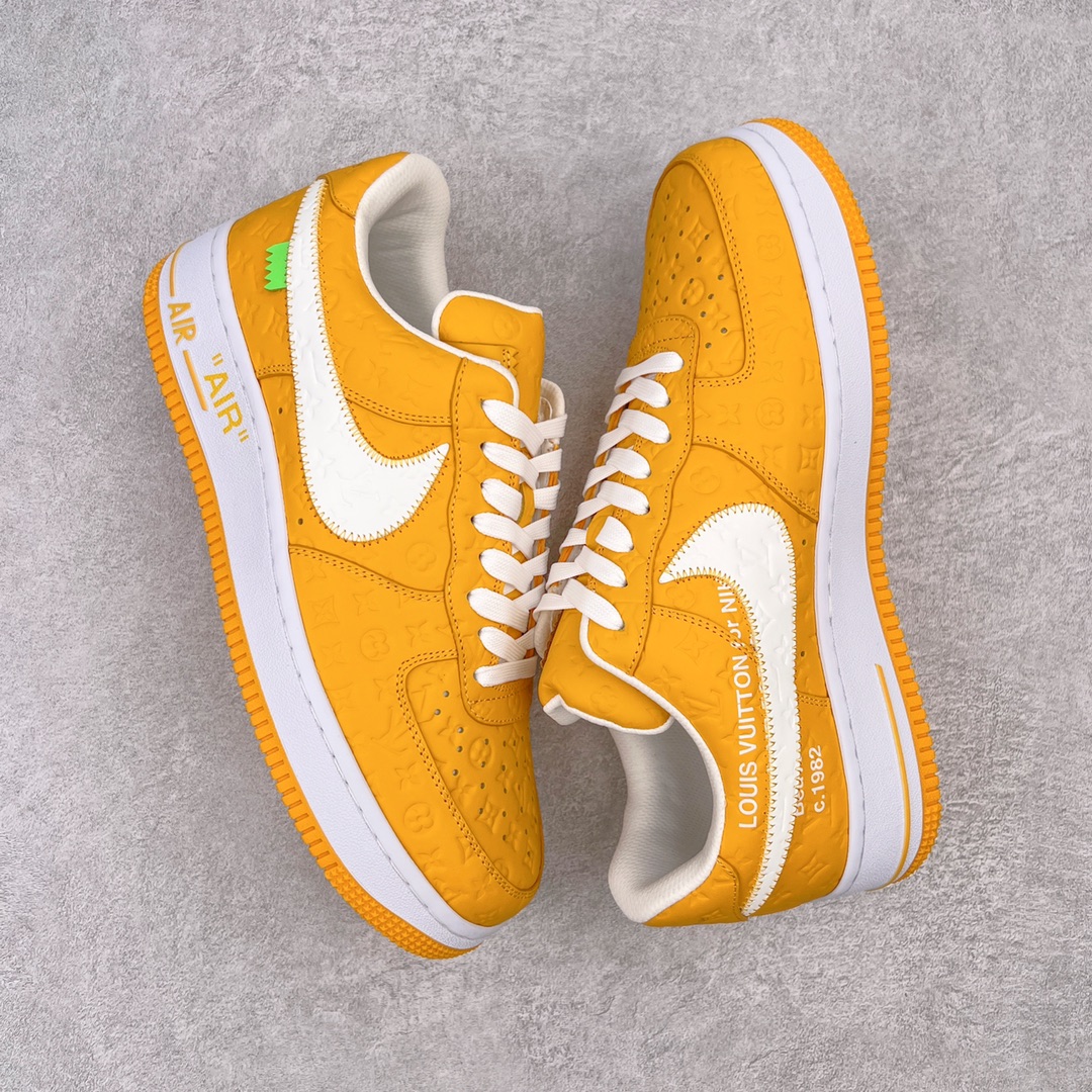 图片[3]-＃东莞纯原 市面独家顶级版本 Louis Vuitton lv x NK Air Force1 Low 空军重磅联名 至今巅峰之作 男款最新升级改良版 25个配色持续更新东莞大厂耗资原鞋开发 当时发售前基本上没货 2级市场买了两双回来开发 一双白蓝女鞋 一双全白男鞋 当时一双价格5w+ 拿到手上有点发抖 全鞋拼接工艺的完美衔接 看不出一点有拼接过的痕迹 最重要的鞋面材料 都需进口订做采用意大利Monogram 纳米牛皮 软度舒适度非常好 报废率也极高 全鞋工艺极其复杂鞋面的印花 压纹都是对于工厂新的摸索和挑战 原版大底私模开发 区别市场低价版本共用老款空军磨具大底 毕竟原版4-5万的鞋 做工材质都是进口最顶级的皮革 质地暗花烫金的拼接凸显高级和质感 鞋身非常轻便大底舒适度非常之高 完全改变了之前Force1 Low 的笨重硬度不舒适的设计 对于品牌和设计师不做多的介绍做好鞋也很想用情怀做铺垫可惜文字格不够 有喜欢关注此款很久的朋友可以考虑下顶级高端fake 一比一的细节 全身心的开发只为还原你购买后称赞还不错的潮鞋 男女鞋尺码 35 36 37 38 39 40 41 42 43 44 45 46-选品中心